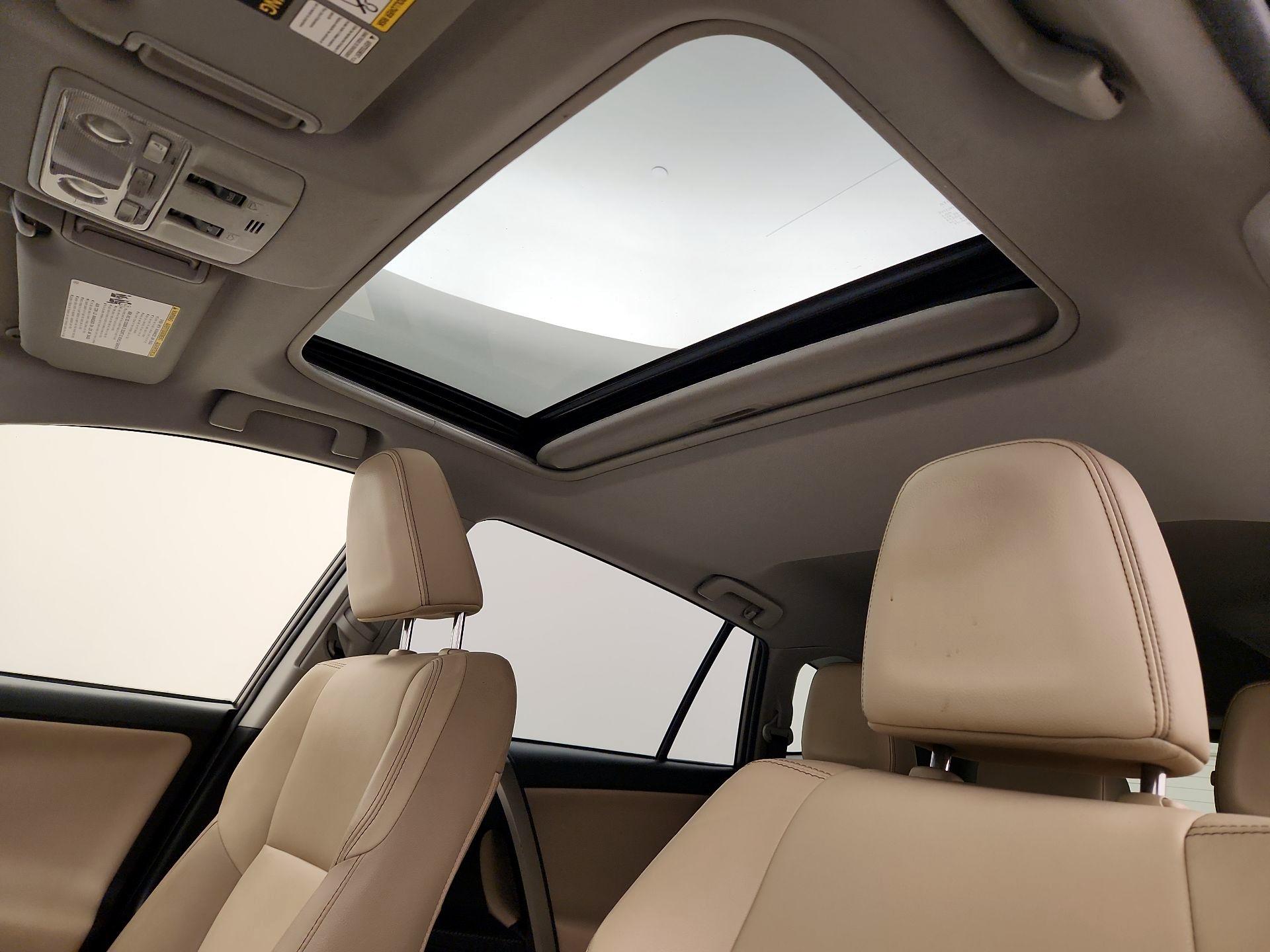 Thumbnail: 2015 Toyota RAV4 - 20