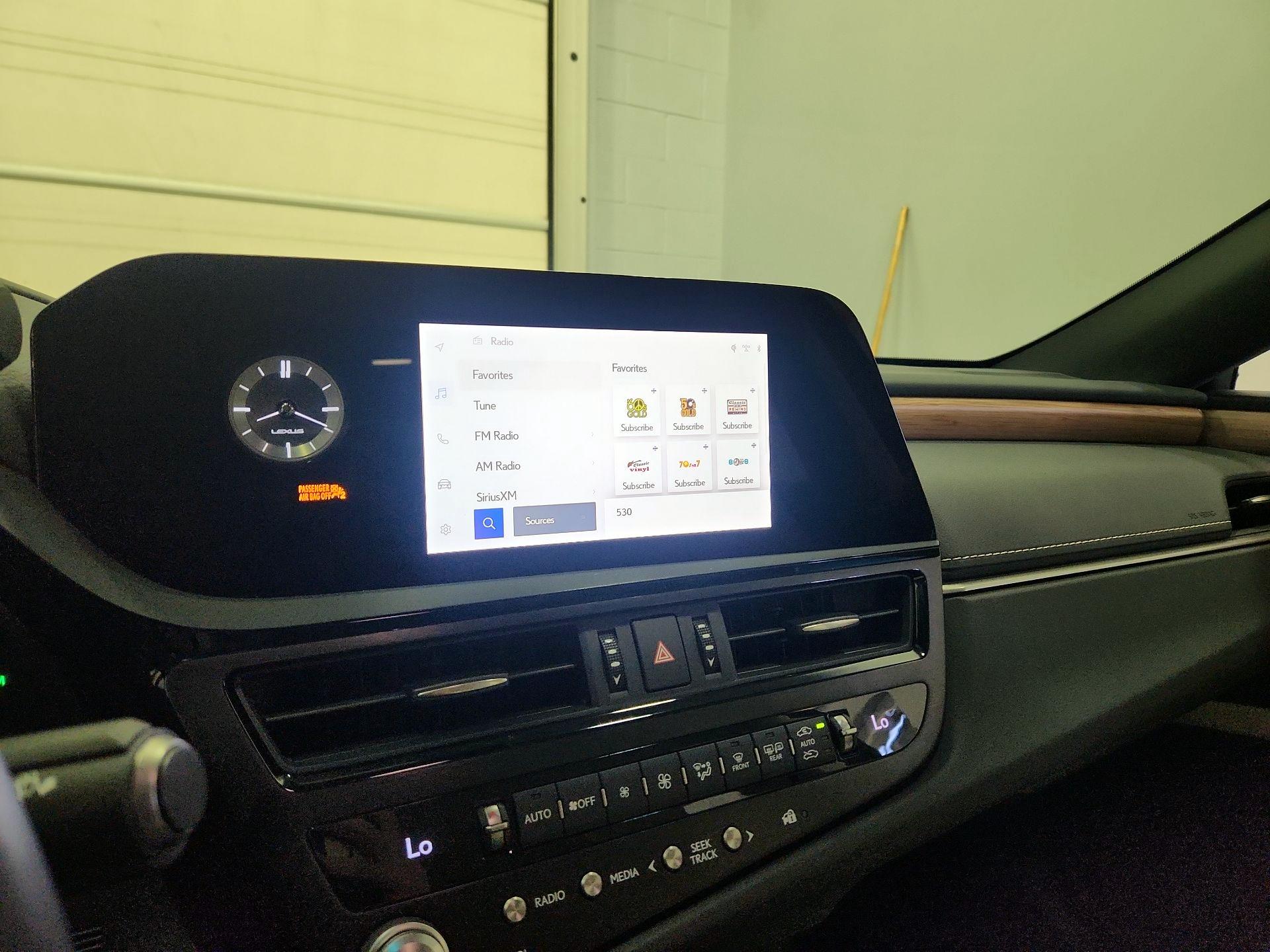 Thumbnail: 2025 Lexus ES - 16