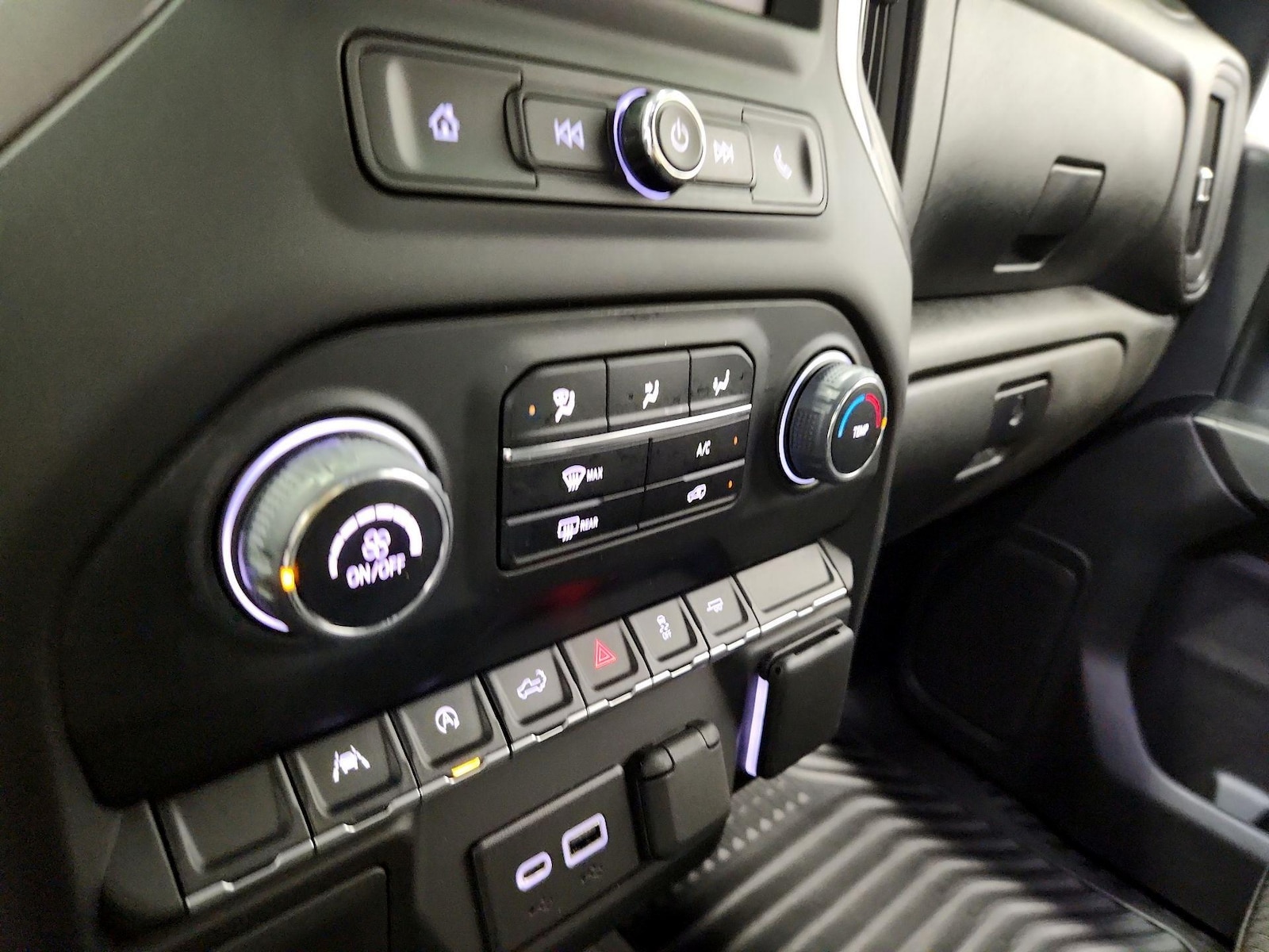 2022 Chevrolet Silverado 1500 Custom - Photo 17