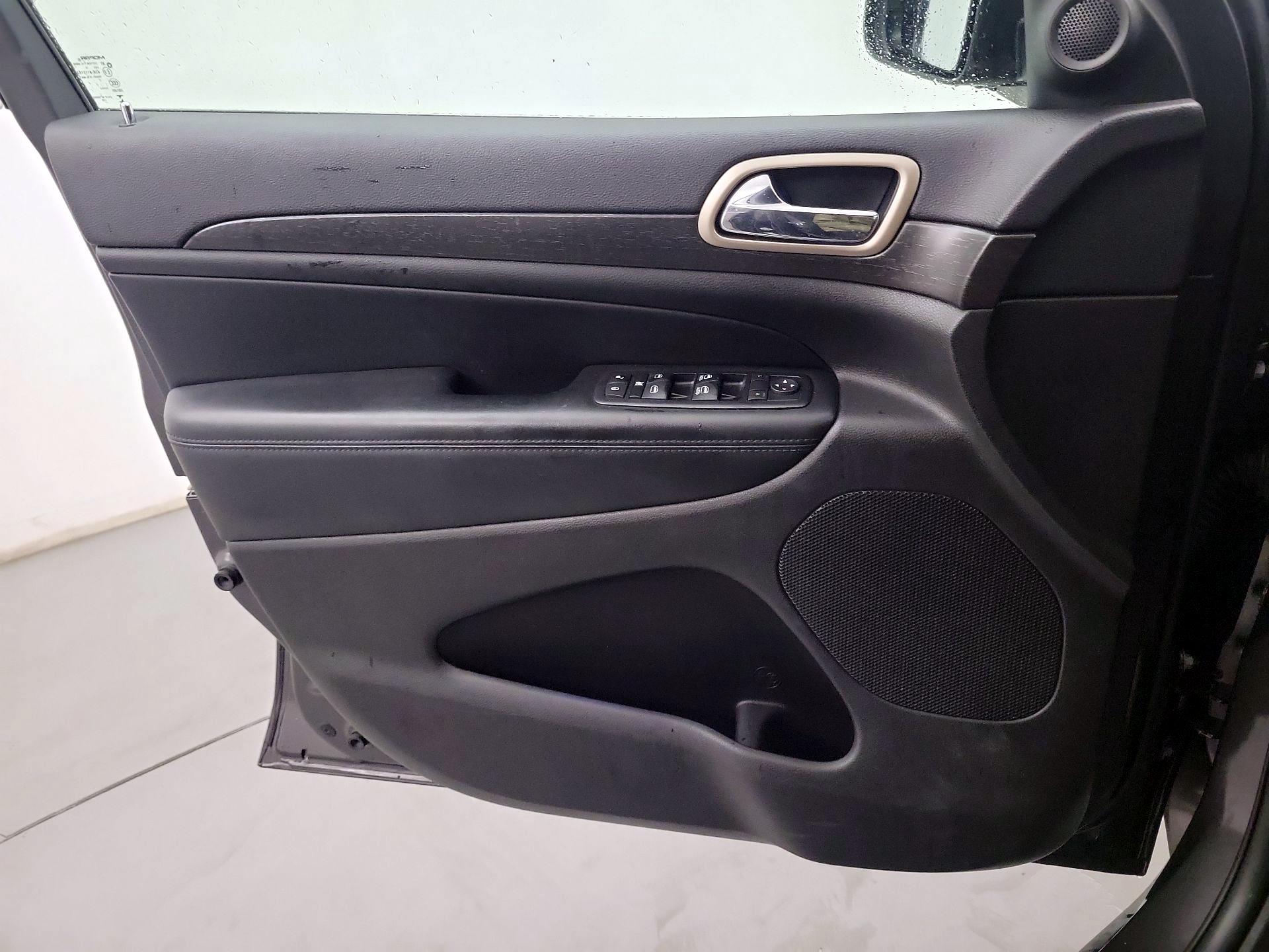 Thumbnail: 2016 Jeep Grand Cherokee - 12