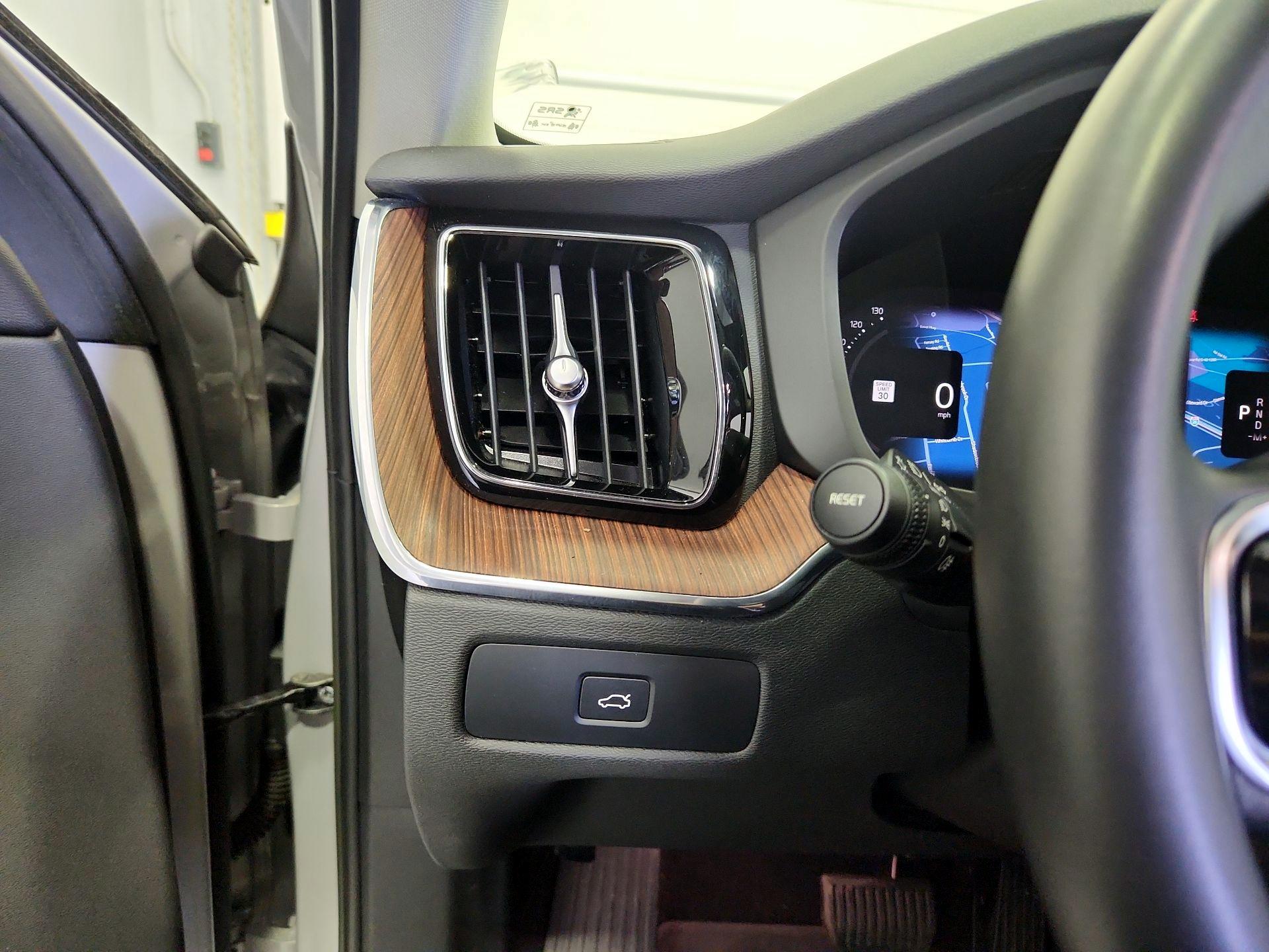 Thumbnail: 2023 Volvo XC60 - 13