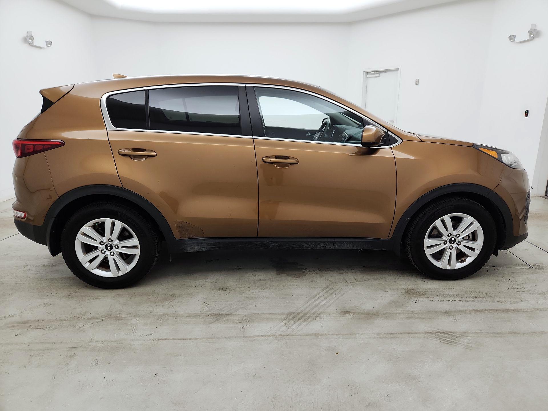 Thumbnail: 2017 Kia Sportage - 4