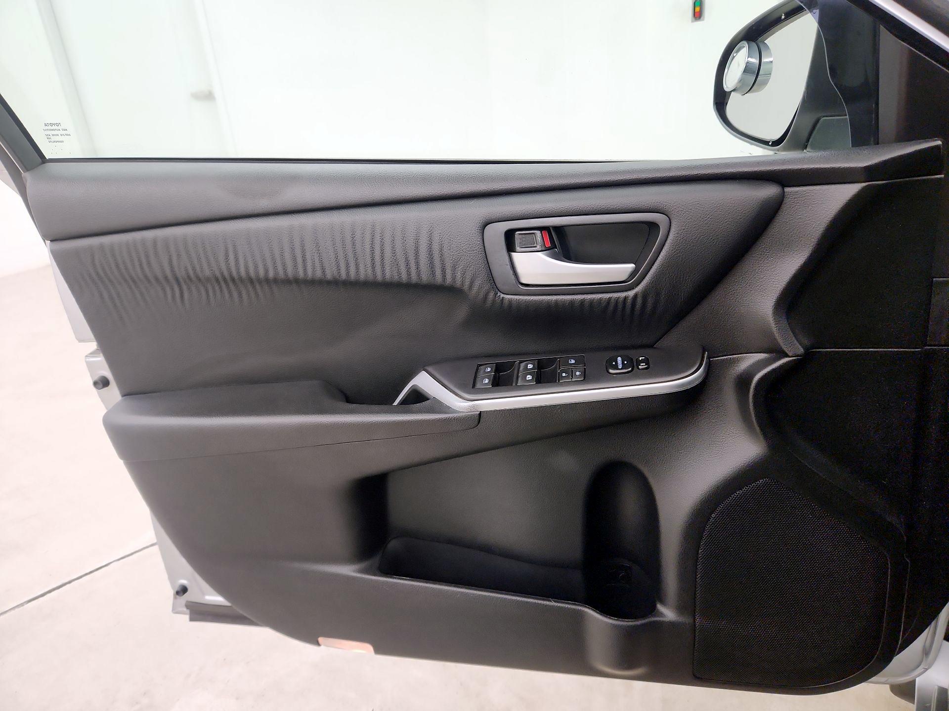 Thumbnail: 2015 Toyota Camry - 10