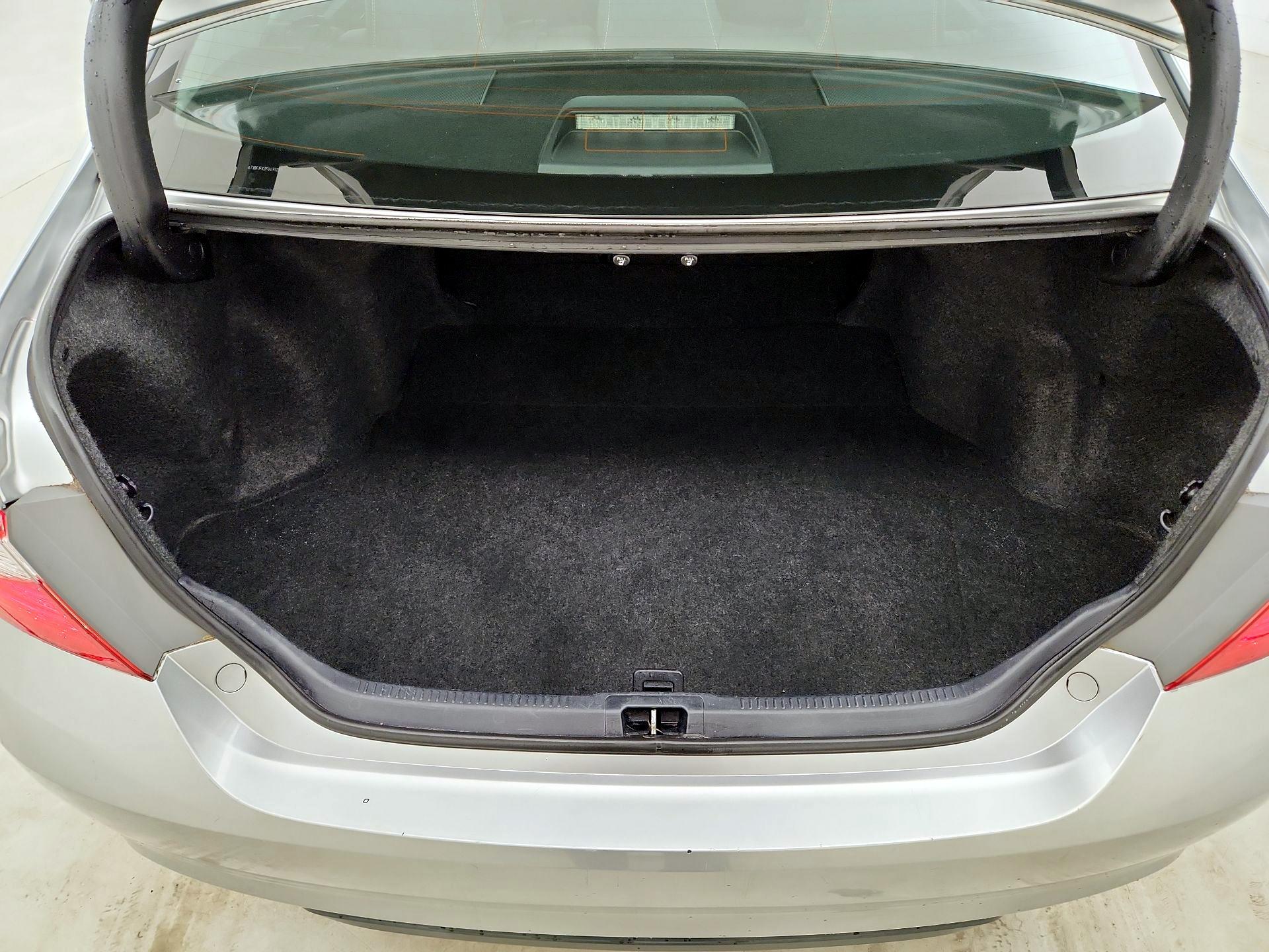 Thumbnail: 2015 Toyota Camry - 18