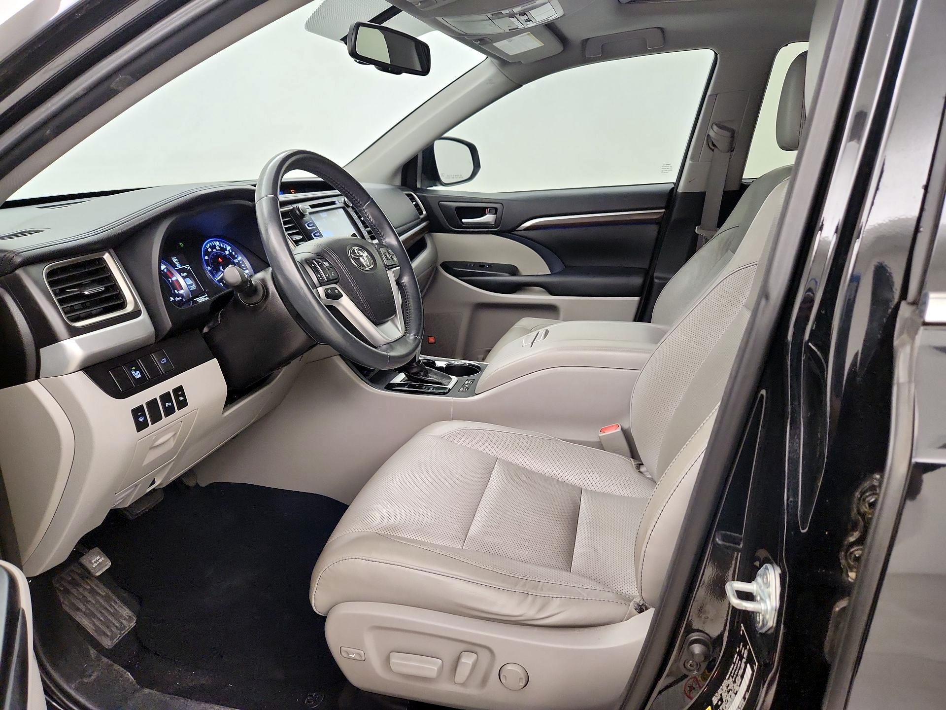 Thumbnail: 2016 Toyota Highlander - 11