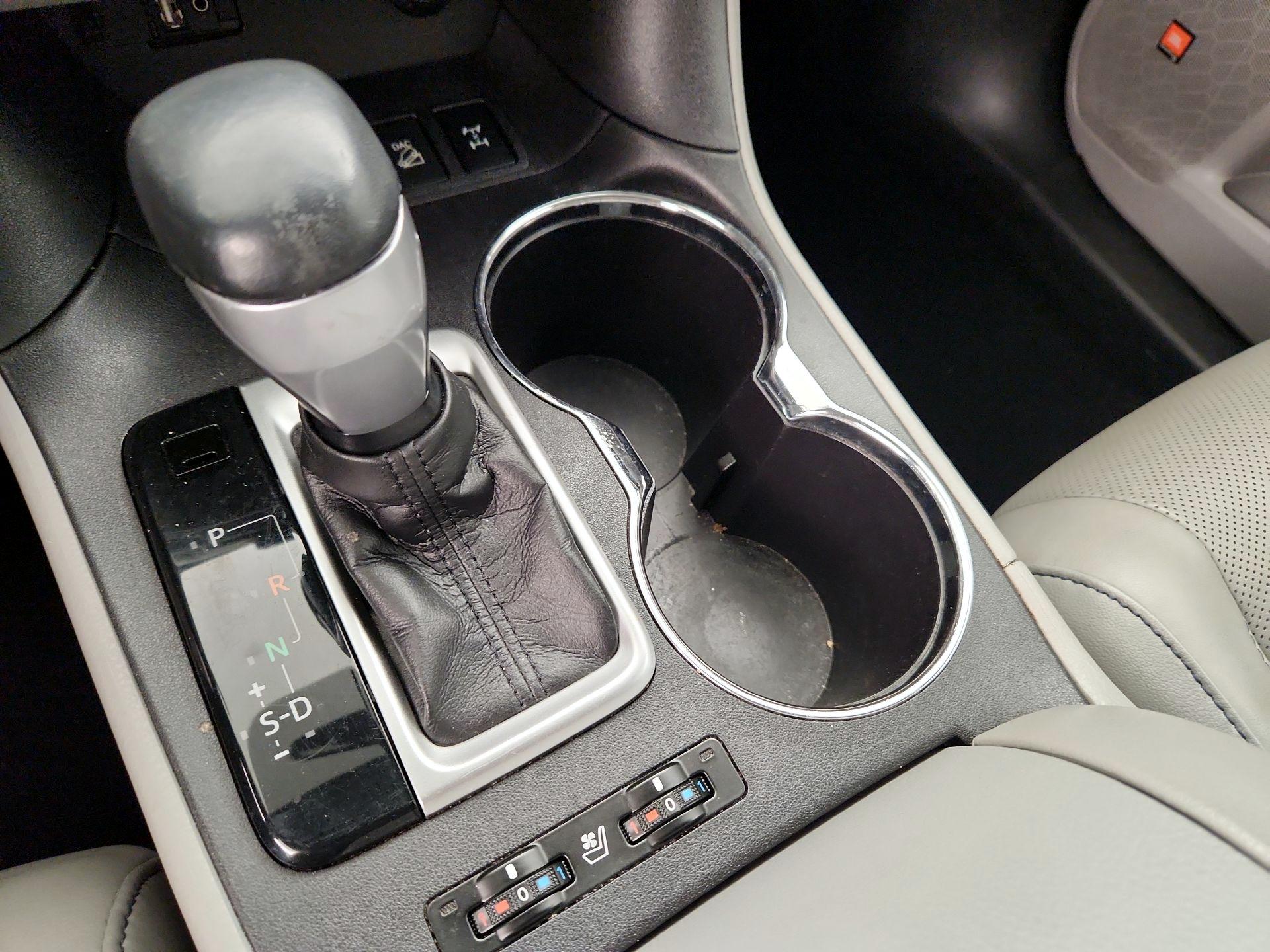 Thumbnail: 2016 Toyota Highlander - 17
