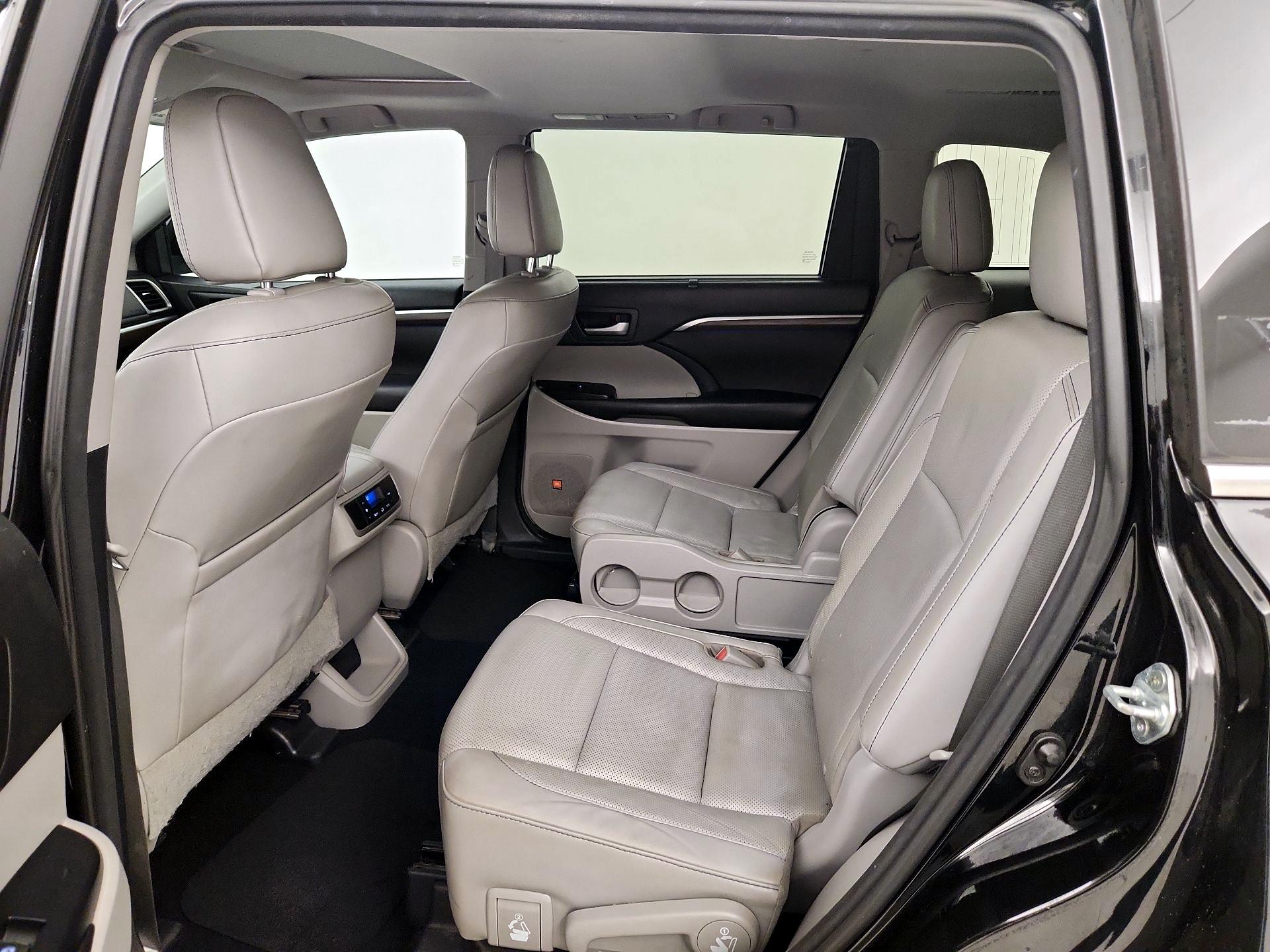 Thumbnail: 2016 Toyota Highlander - 20