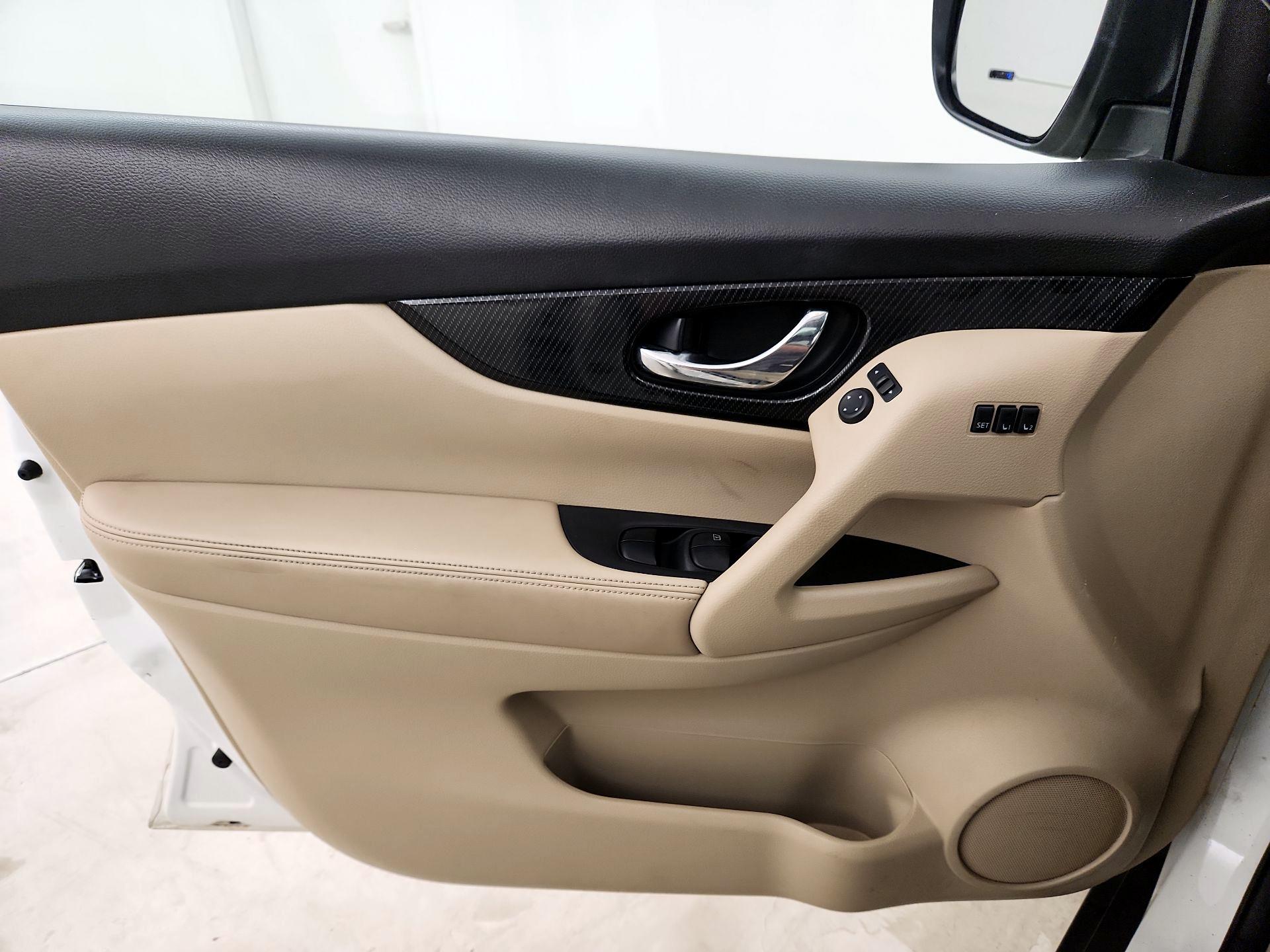 Thumbnail: 2017 Nissan Rogue - 12