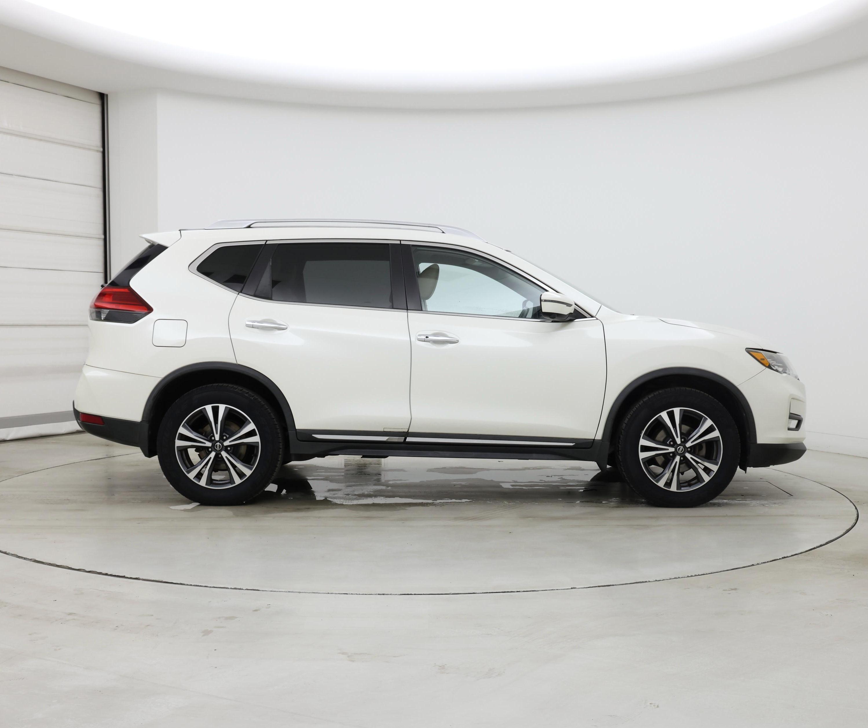 Thumbnail: 2017 Nissan Rogue - 7