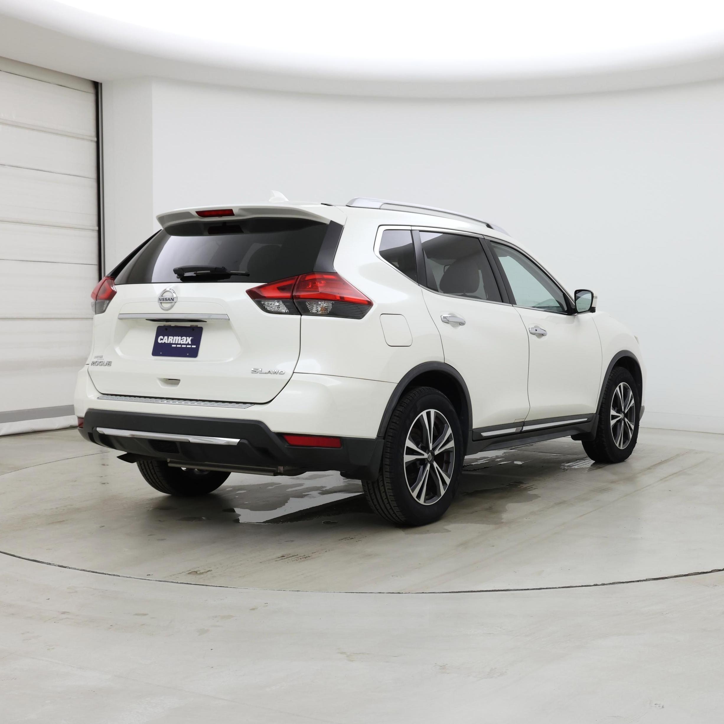 Thumbnail: 2017 Nissan Rogue - 8