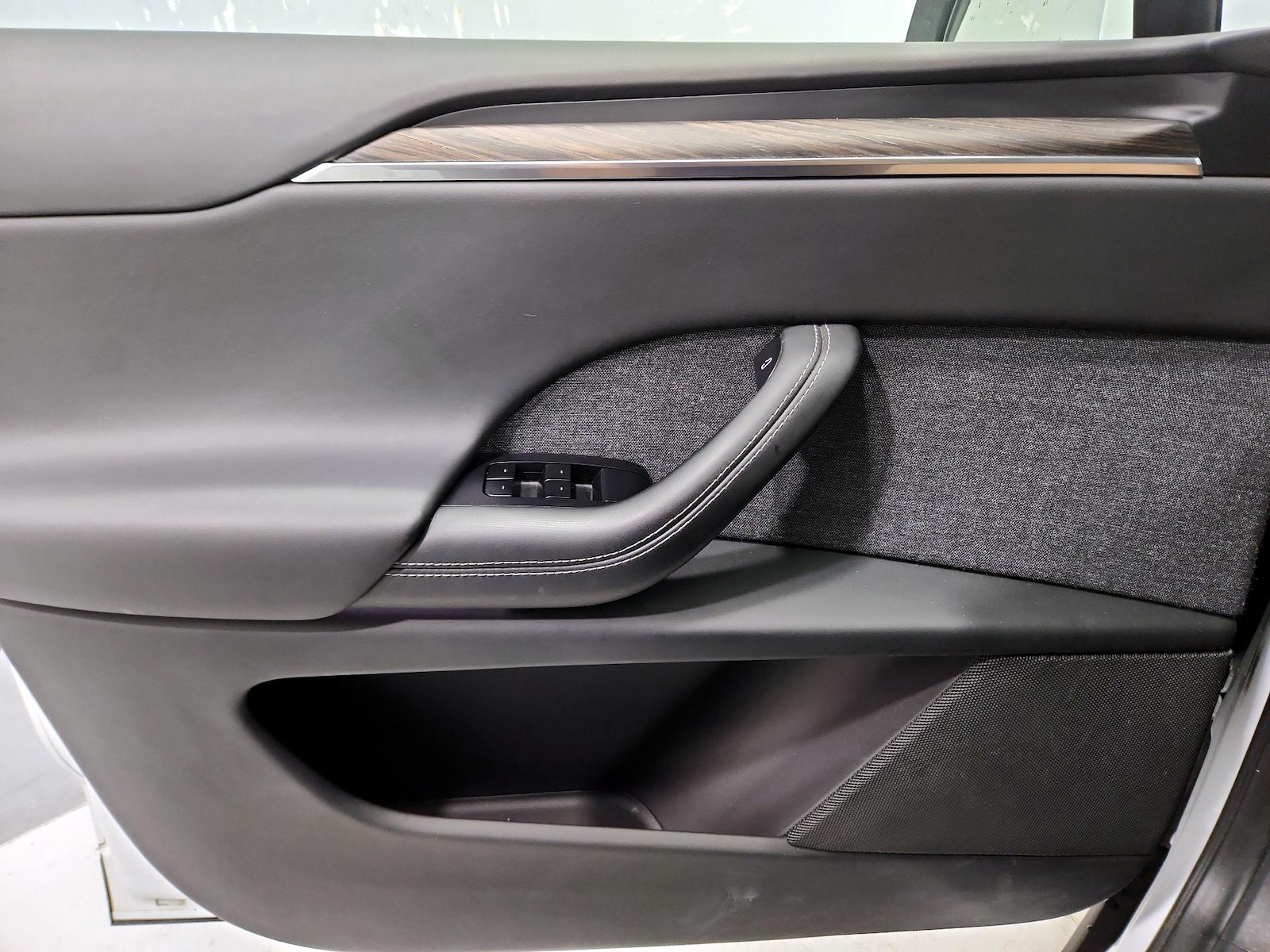 2023 Tesla Model X Long Range - Photo 13