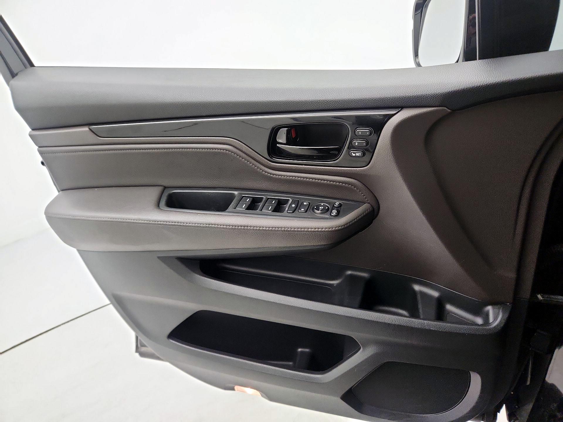 Thumbnail: 2018 Honda Odyssey - 12