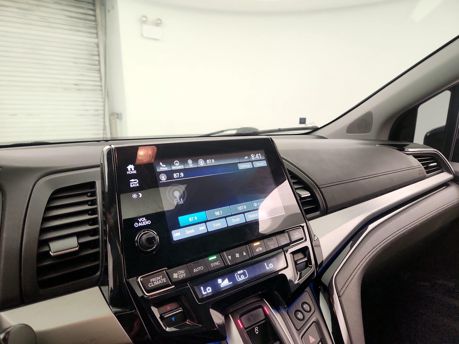 Thumbnail: 2018 Honda Odyssey - 16