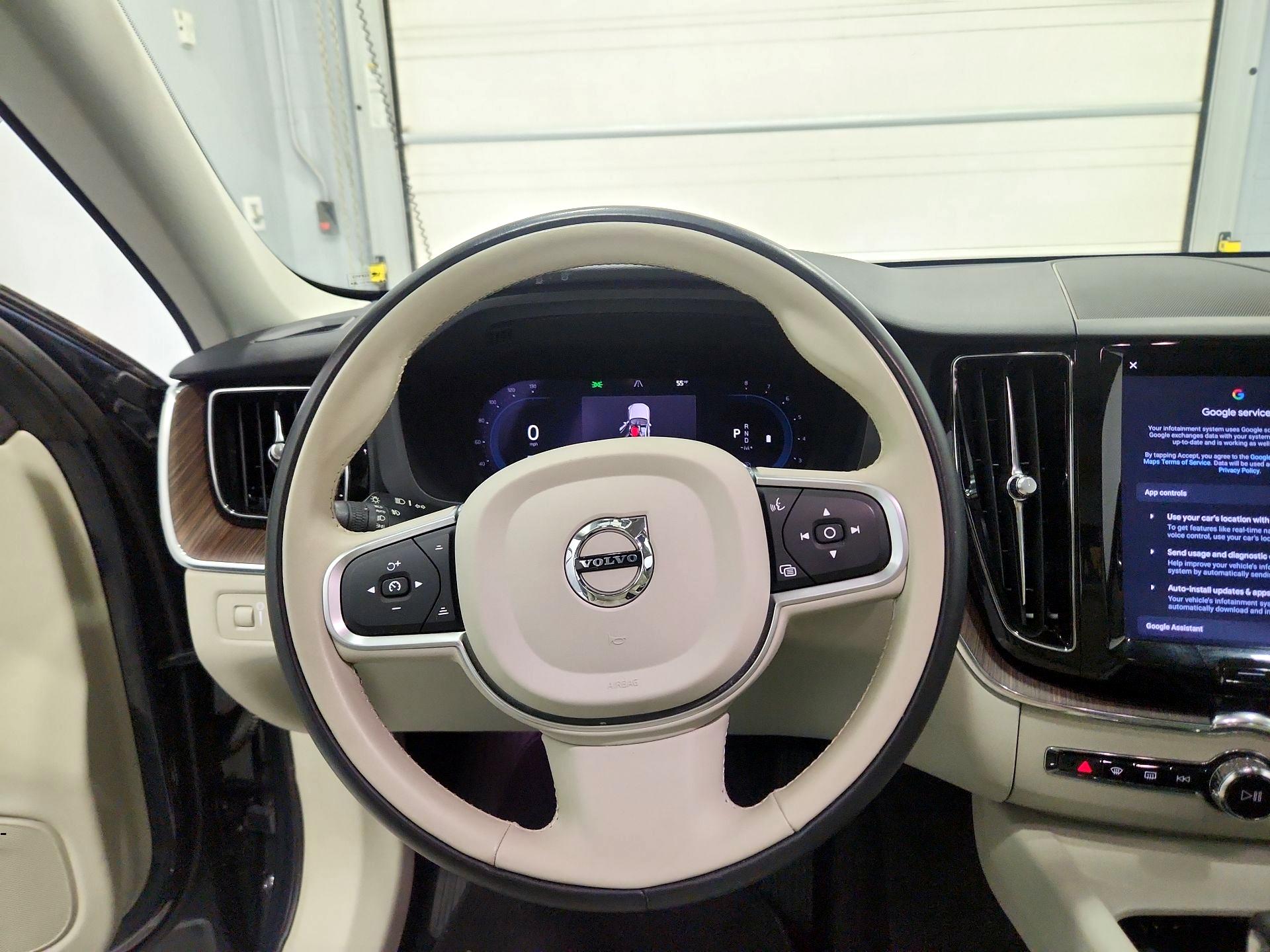 Thumbnail: 2022 Volvo XC60 - 10