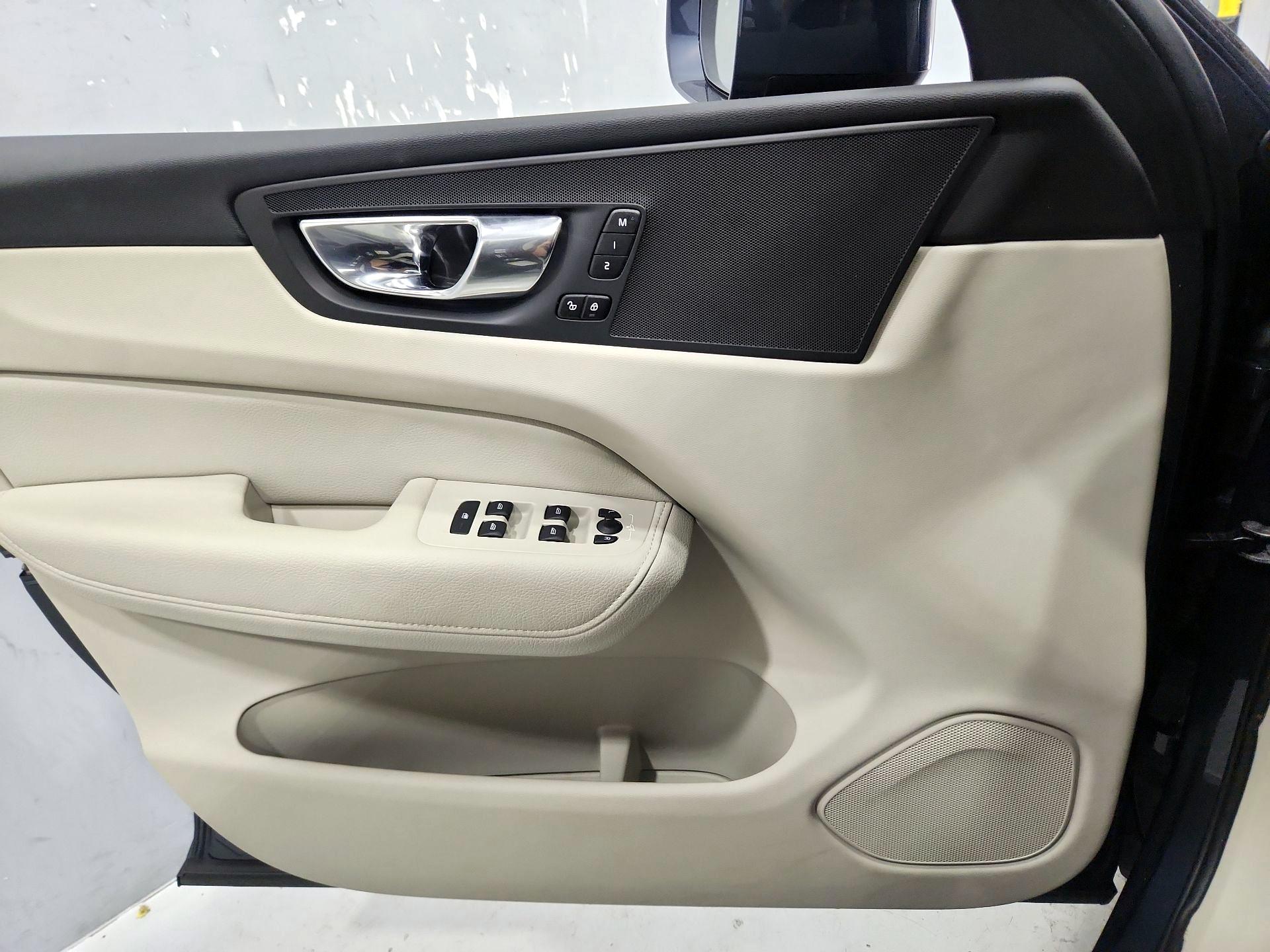 Thumbnail: 2022 Volvo XC60 - 12