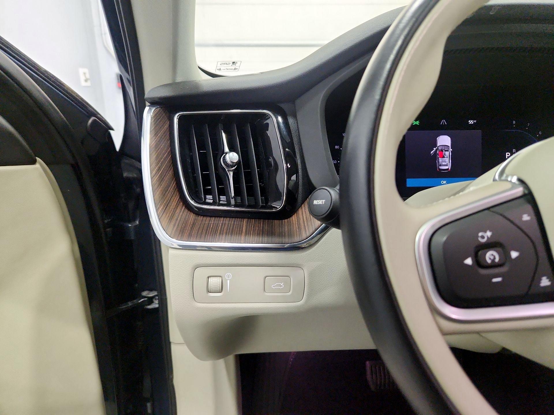 Thumbnail: 2022 Volvo XC60 - 13