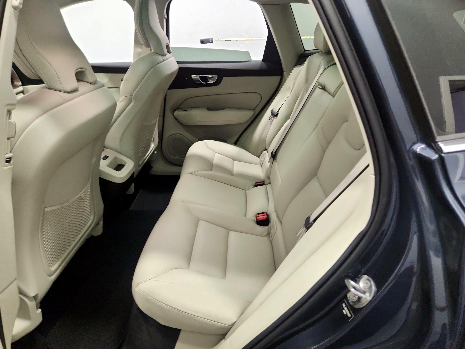 Thumbnail: 2022 Volvo XC60 - 20