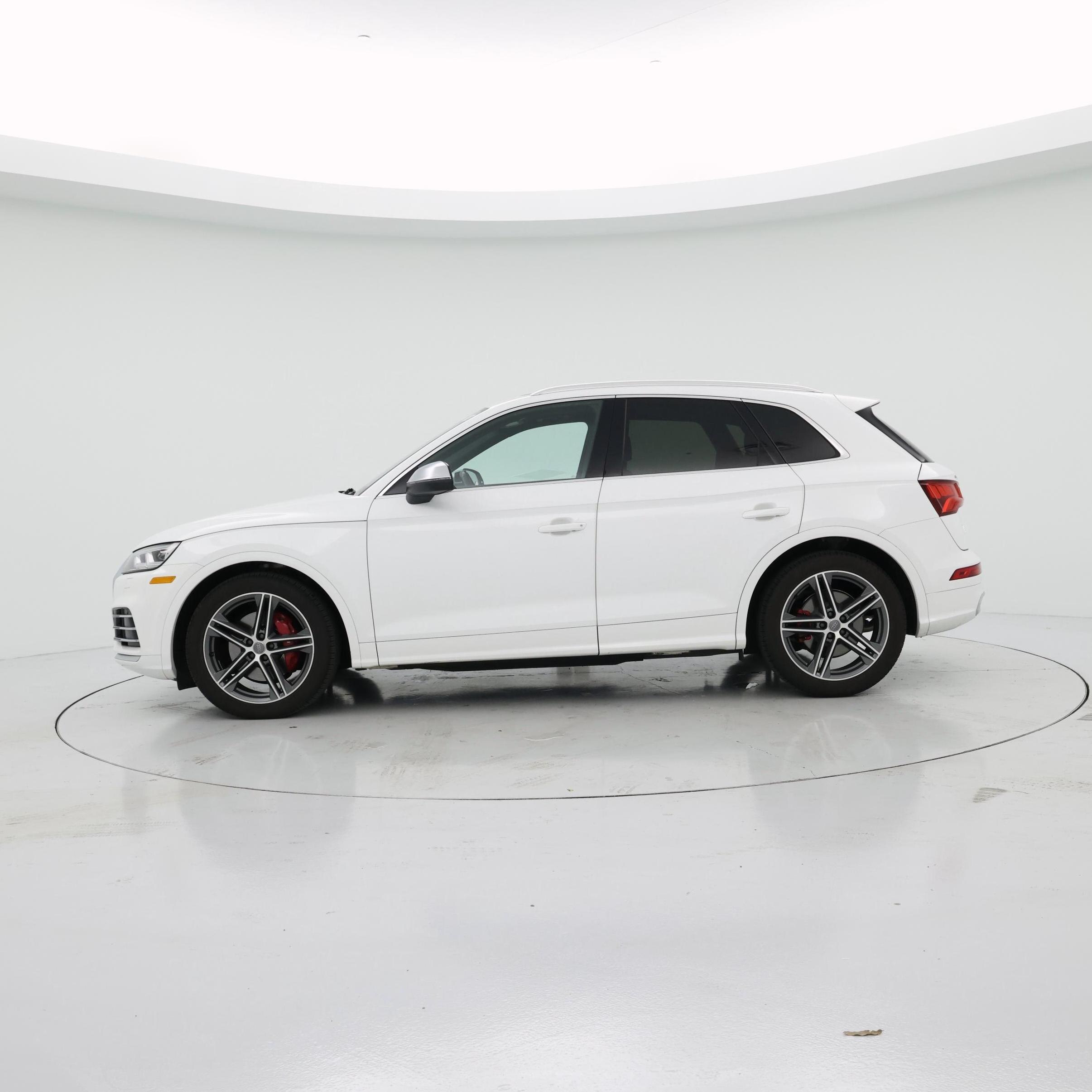 Thumbnail: 2019 Audi SQ5 - 3