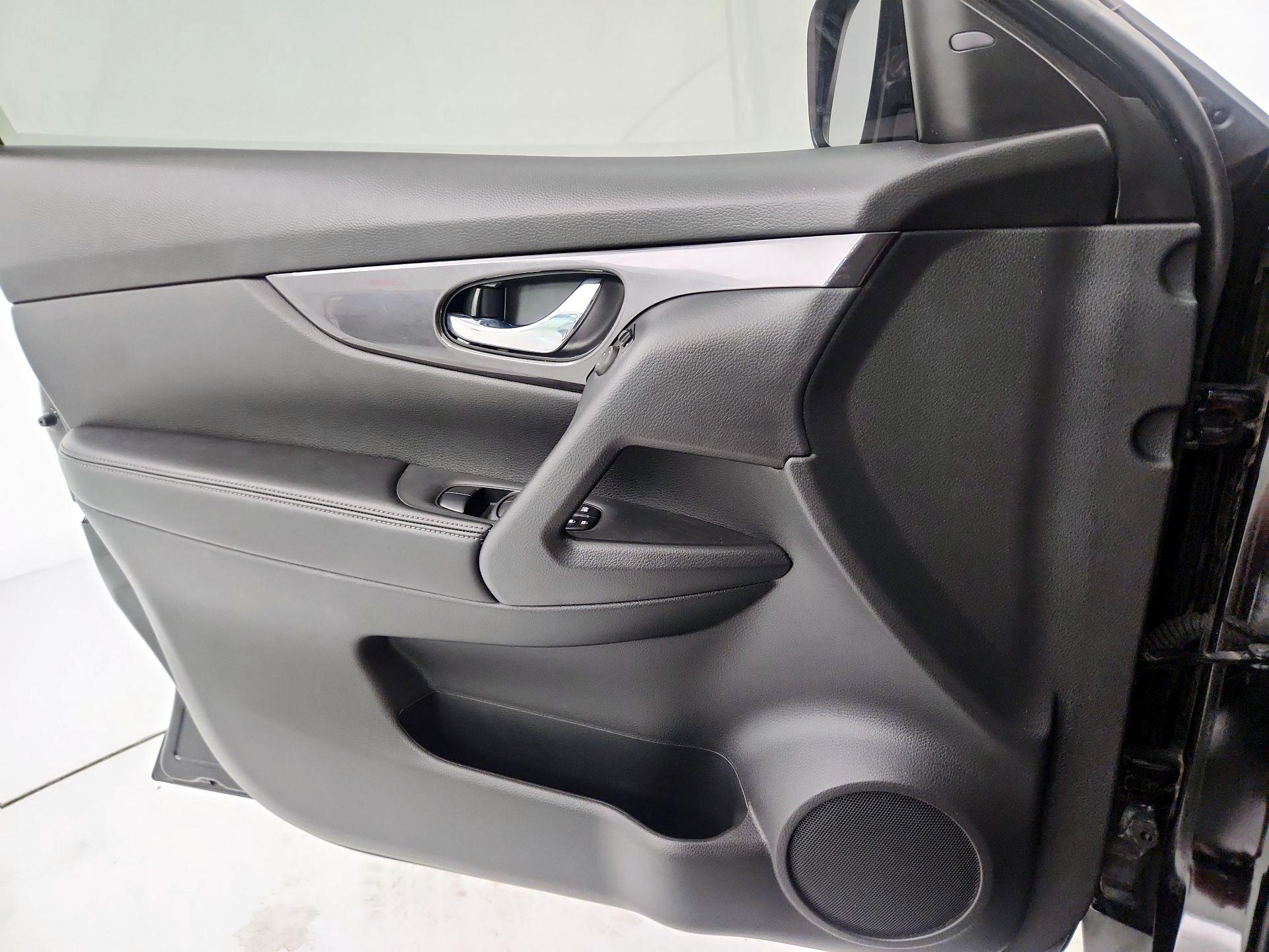 Thumbnail: 2019 Nissan Rogue - 12