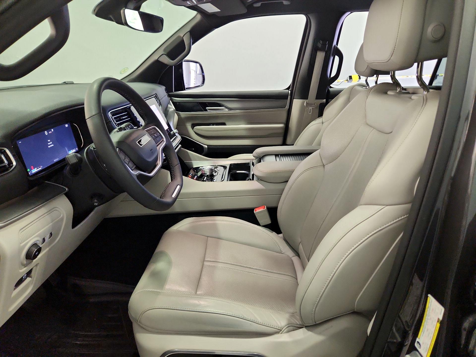 Thumbnail: 2025 Jeep Wagoneer - 11