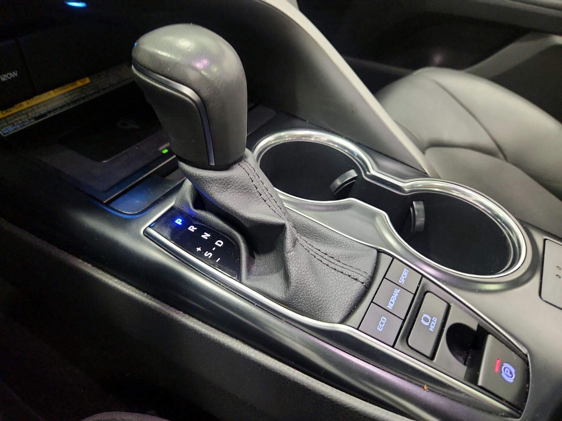 Thumbnail: 2020 Toyota Camry - 17