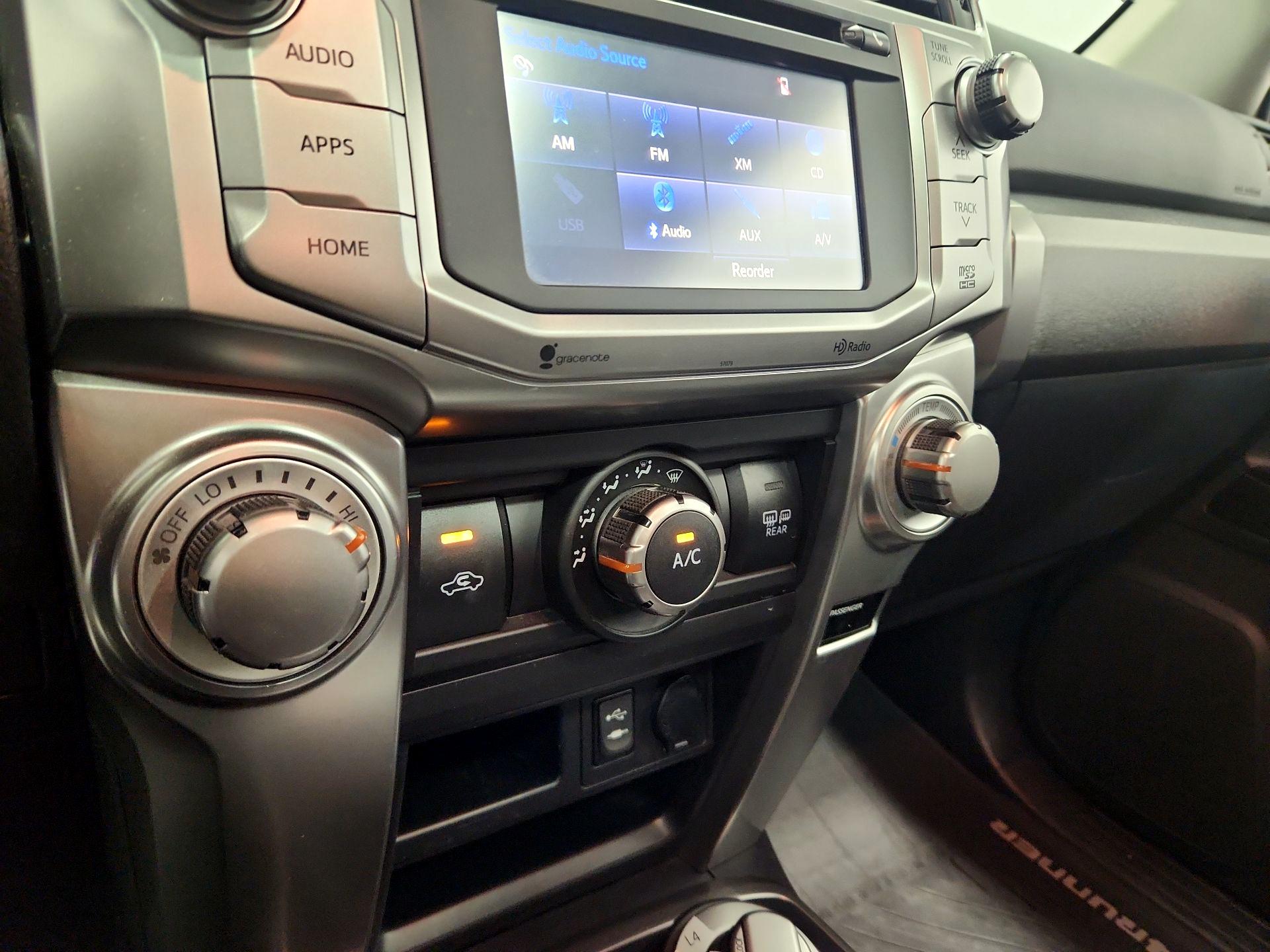 Thumbnail: 2015 Toyota 4Runner - 17