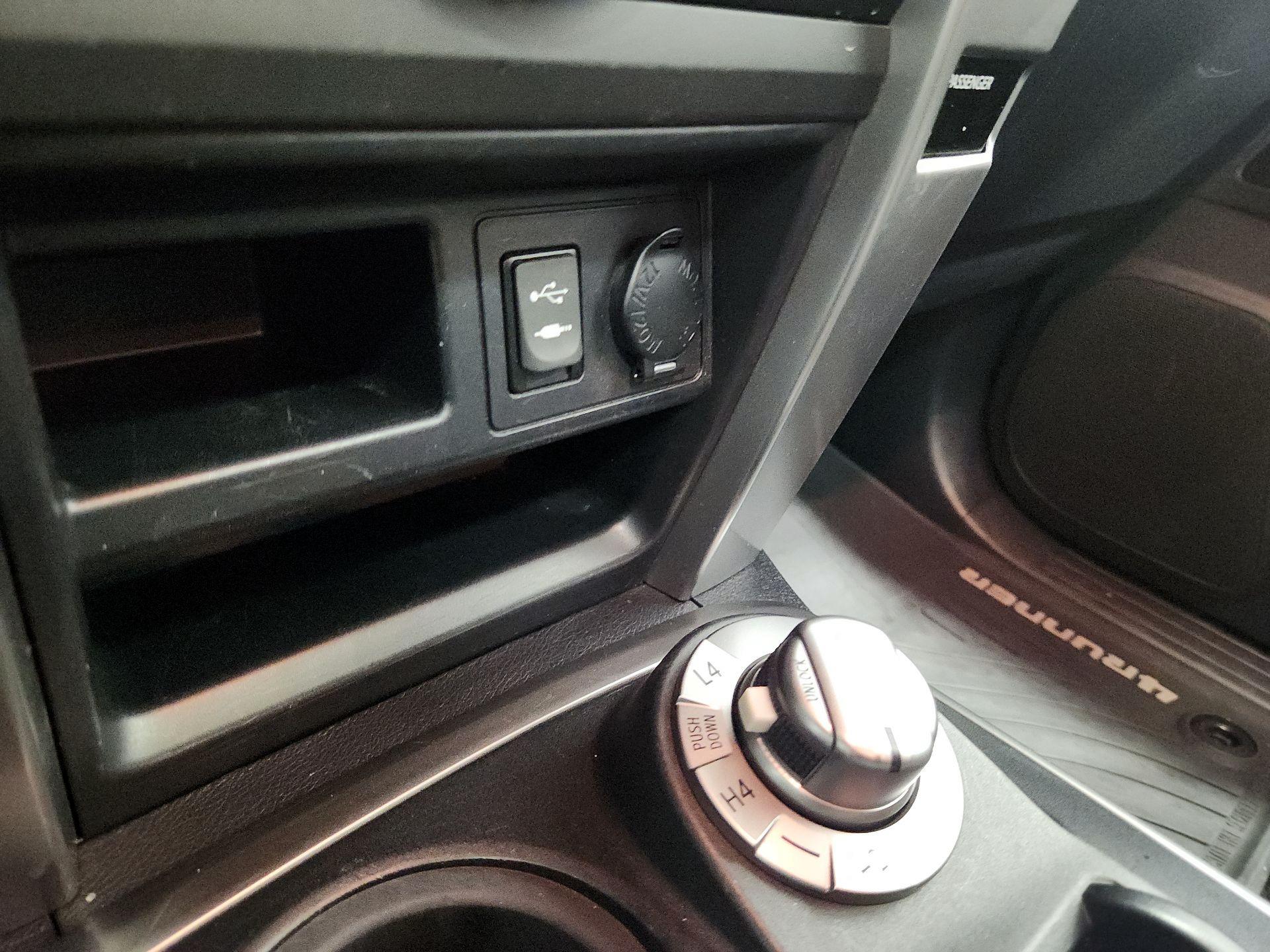 Thumbnail: 2015 Toyota 4Runner - 19