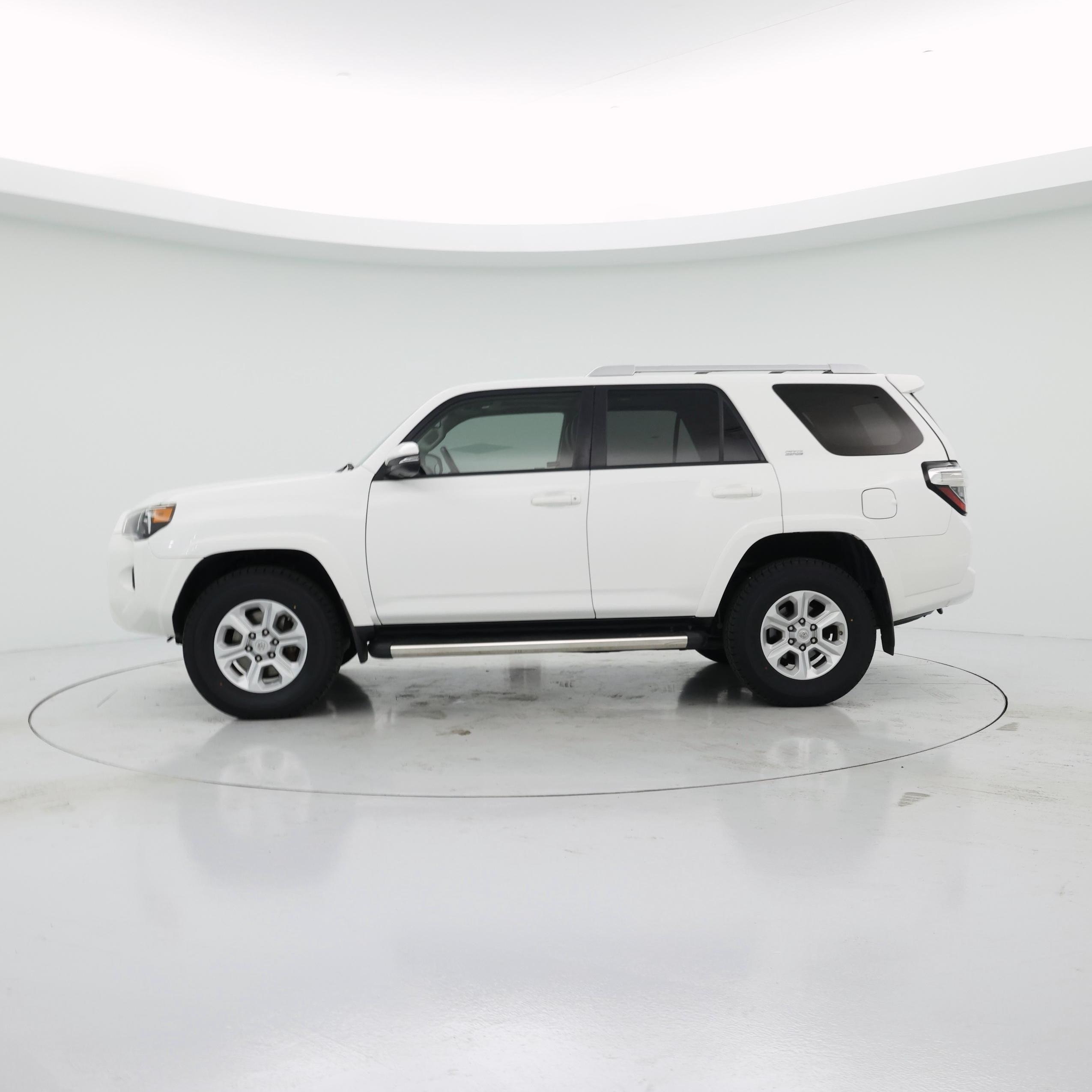 Thumbnail: 2015 Toyota 4Runner - 3