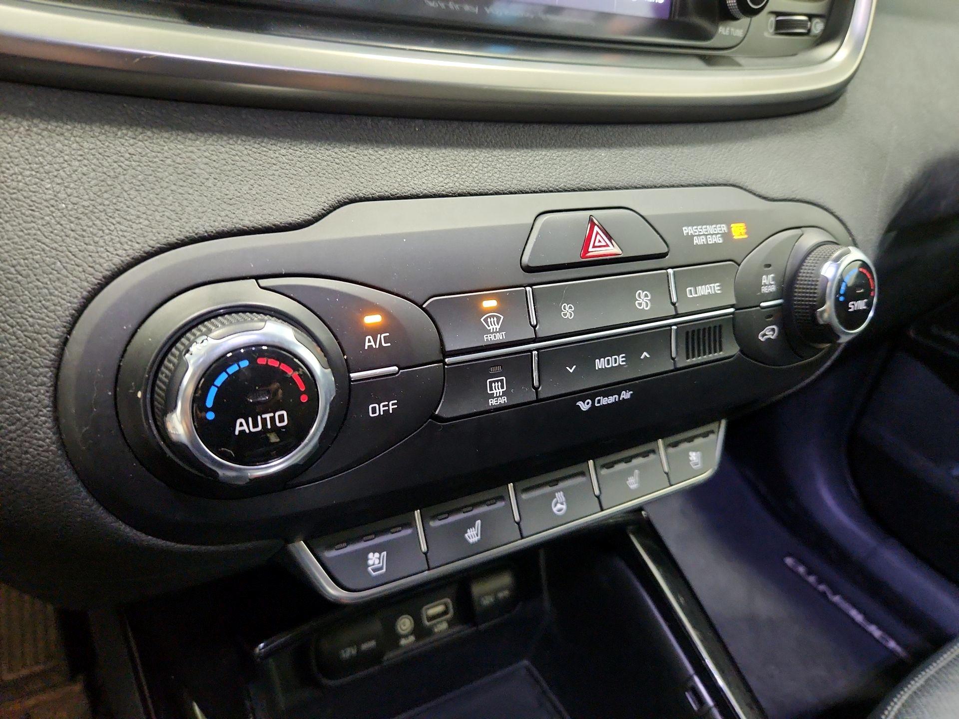 Thumbnail: 2017 Kia Sorento - 17