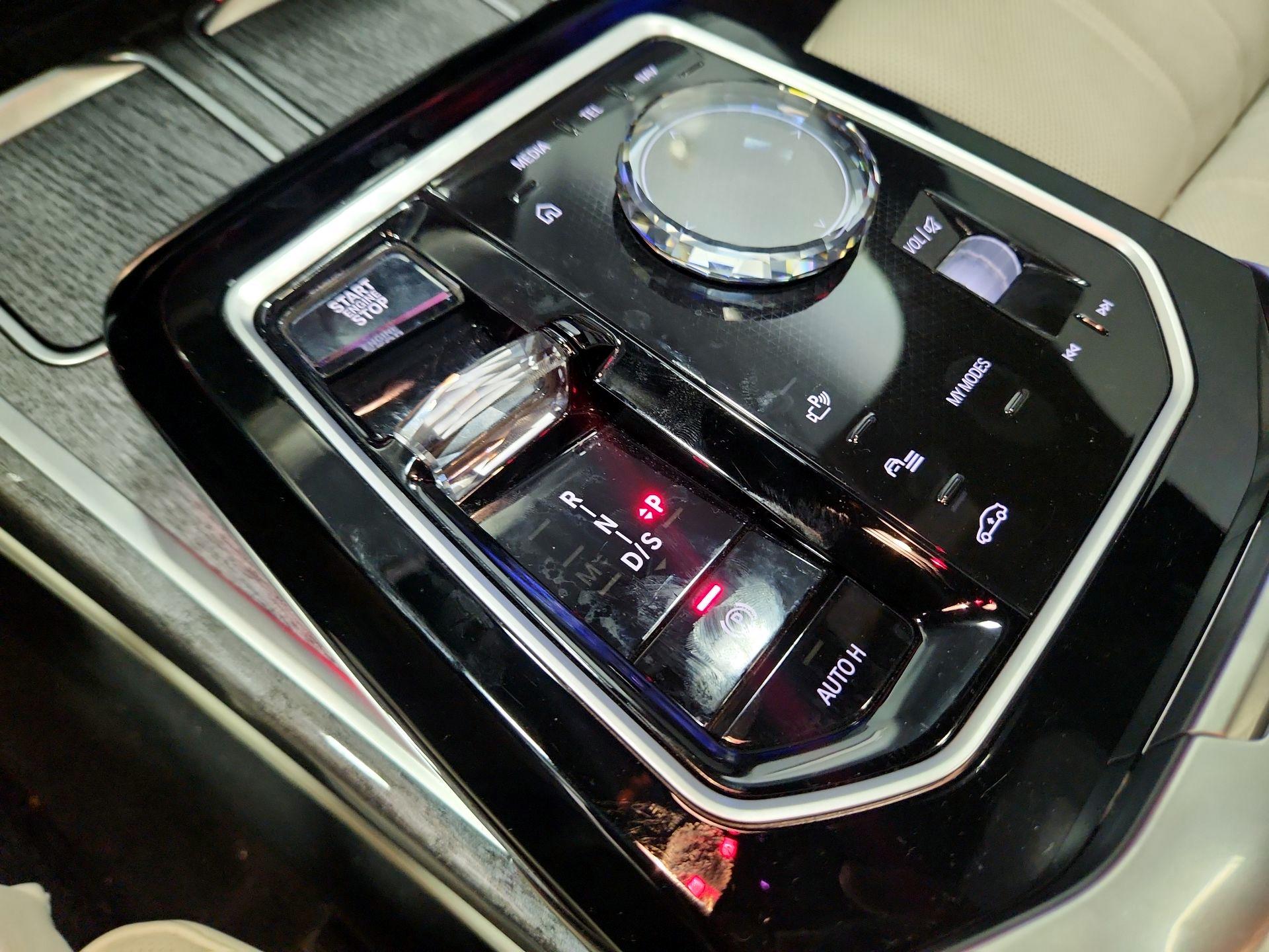 Thumbnail: 2023 BMW 7 Series - 18