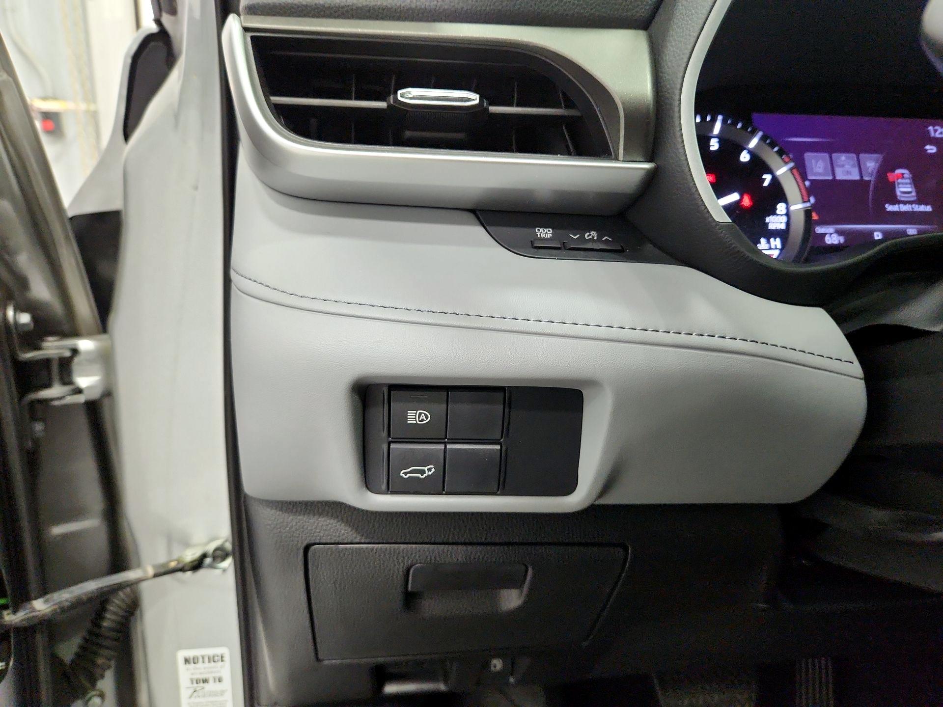 Thumbnail: 2021 Toyota Highlander - 12