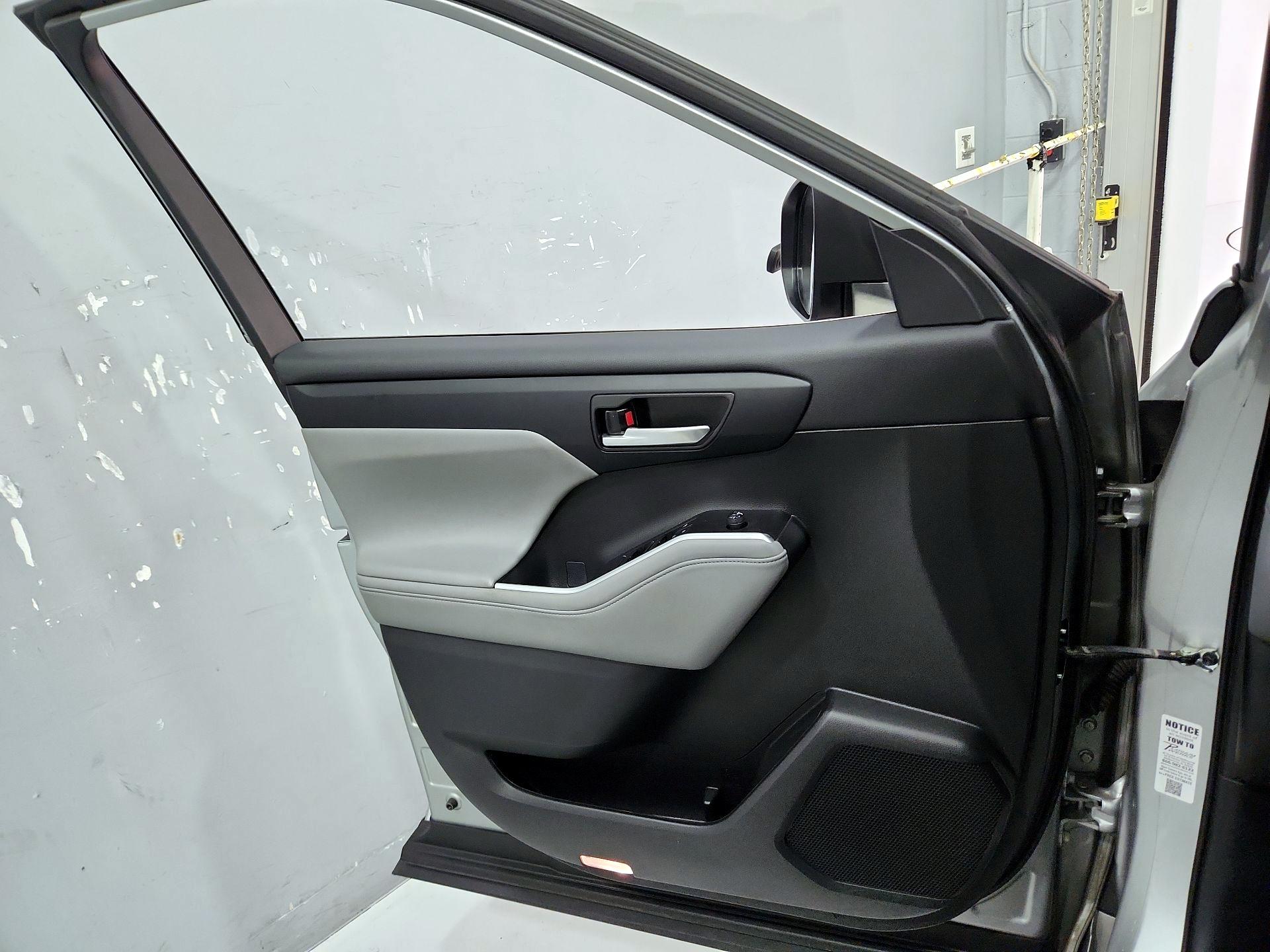 Thumbnail: 2021 Toyota Highlander - 19