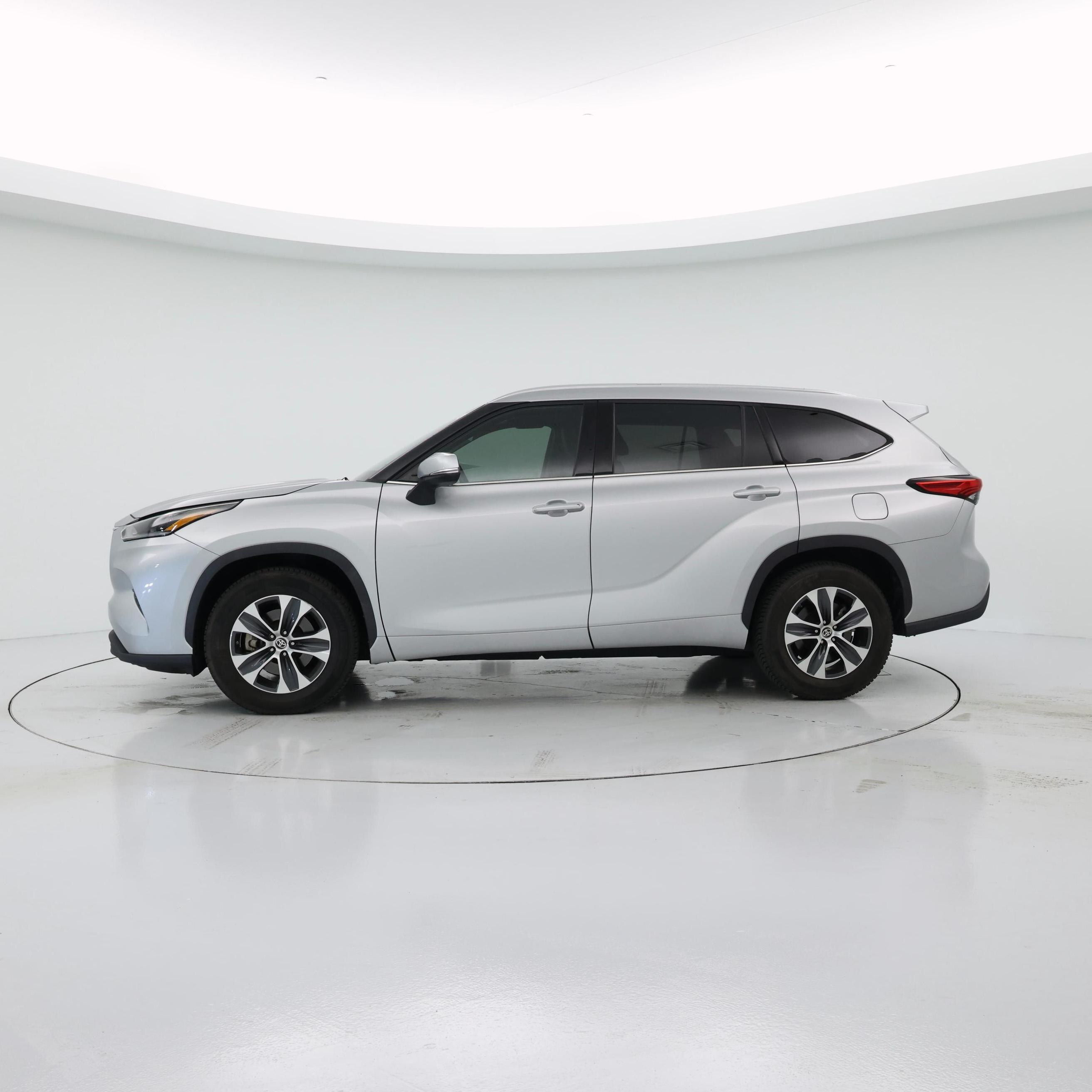 Thumbnail: 2021 Toyota Highlander - 3