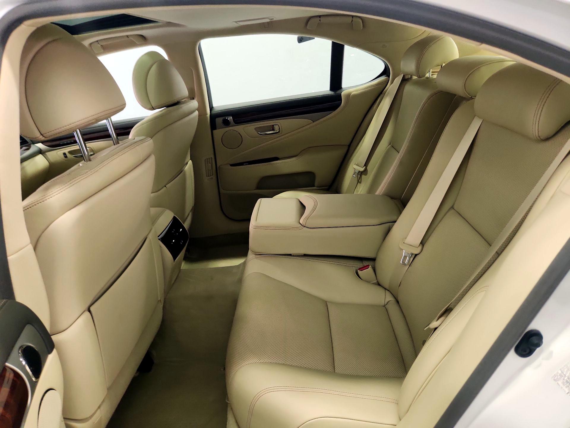 Thumbnail: 2017 Lexus LS - 19