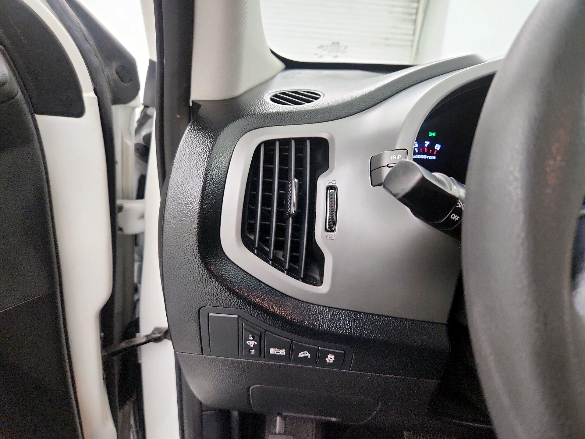 Thumbnail: 2015 Kia Sportage - 13