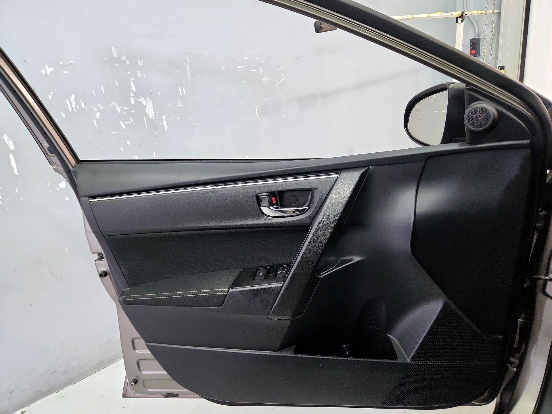 Thumbnail: 2018 Toyota Corolla - 12