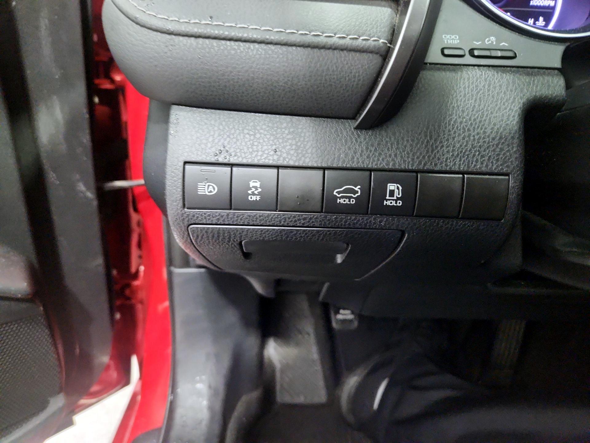 Thumbnail: 2019 Toyota Camry - 13