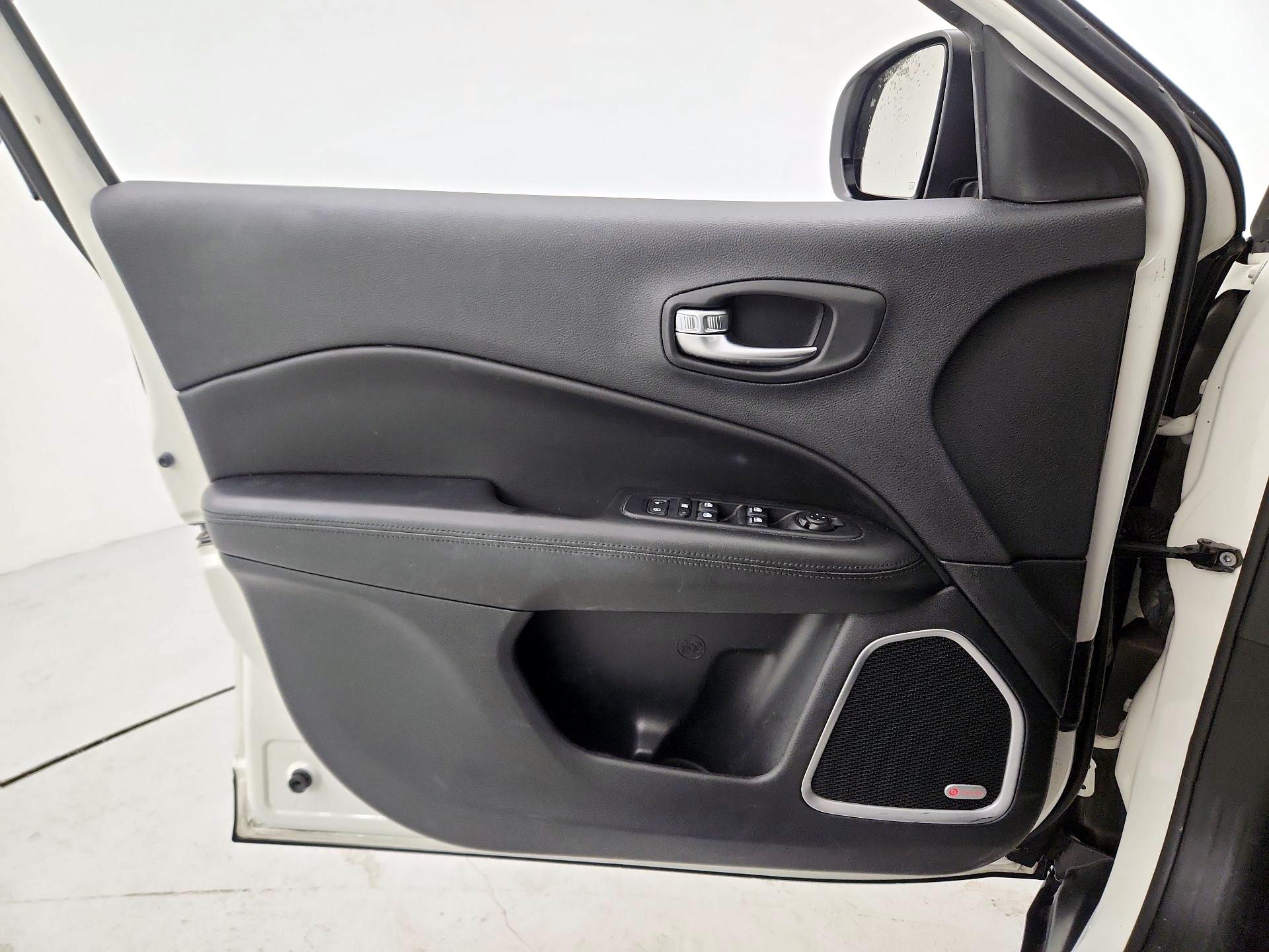 Thumbnail: 2018 Jeep Compass - 12