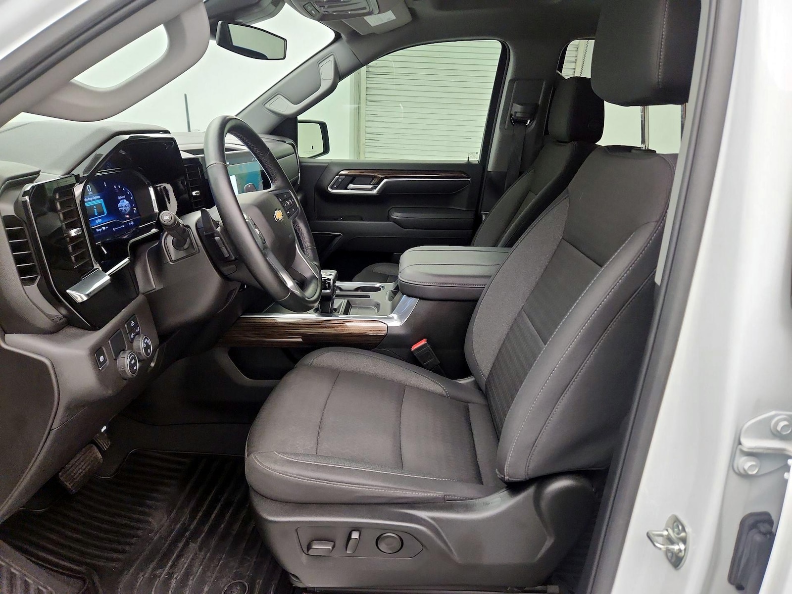 2025 Chevrolet Silverado 1500 LT - Photo 13
