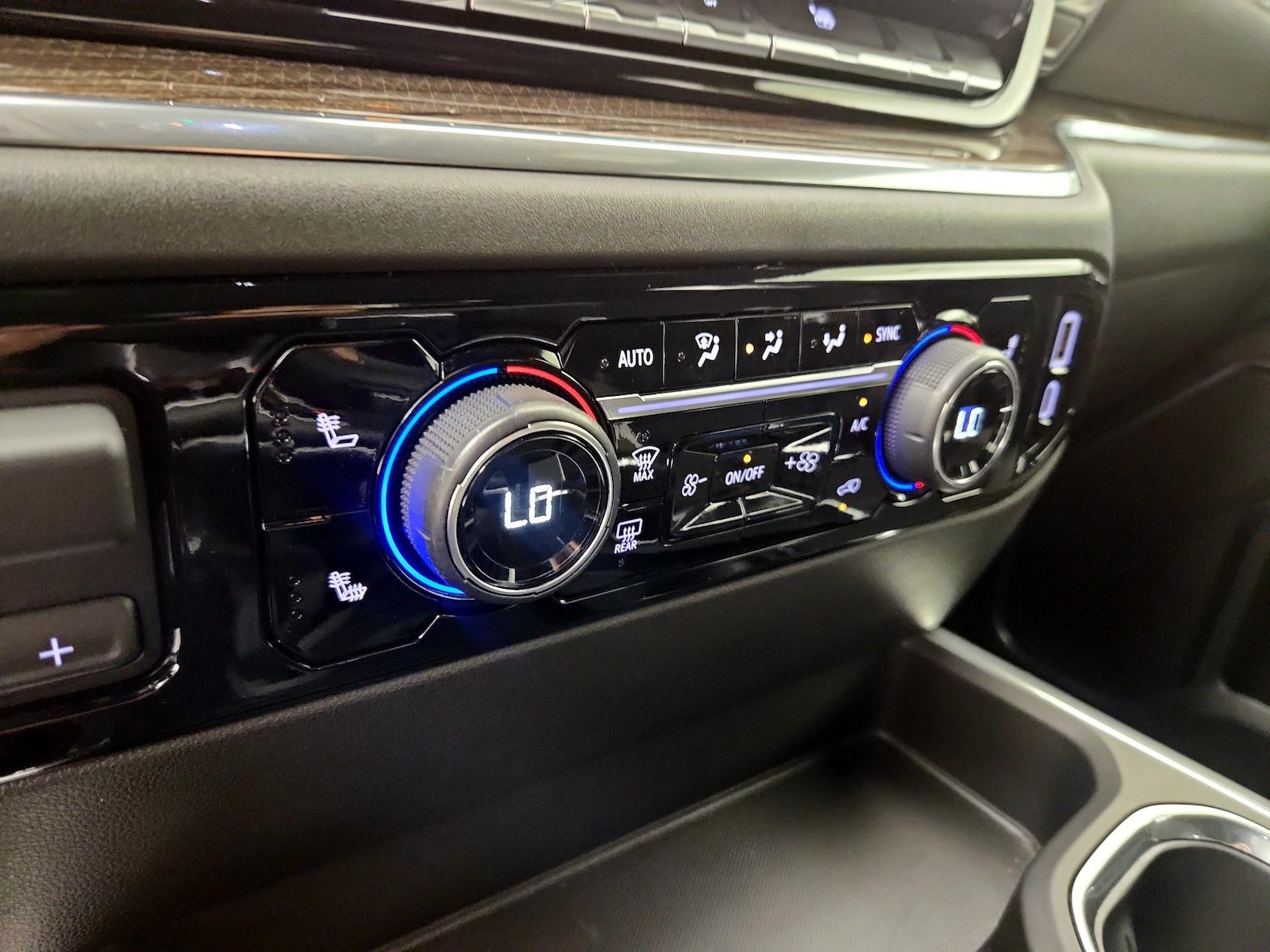 2025 Chevrolet Silverado 1500 LT - Photo 19