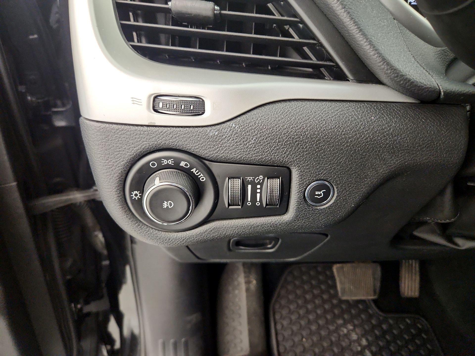 Thumbnail: 2016 Jeep Cherokee - 13