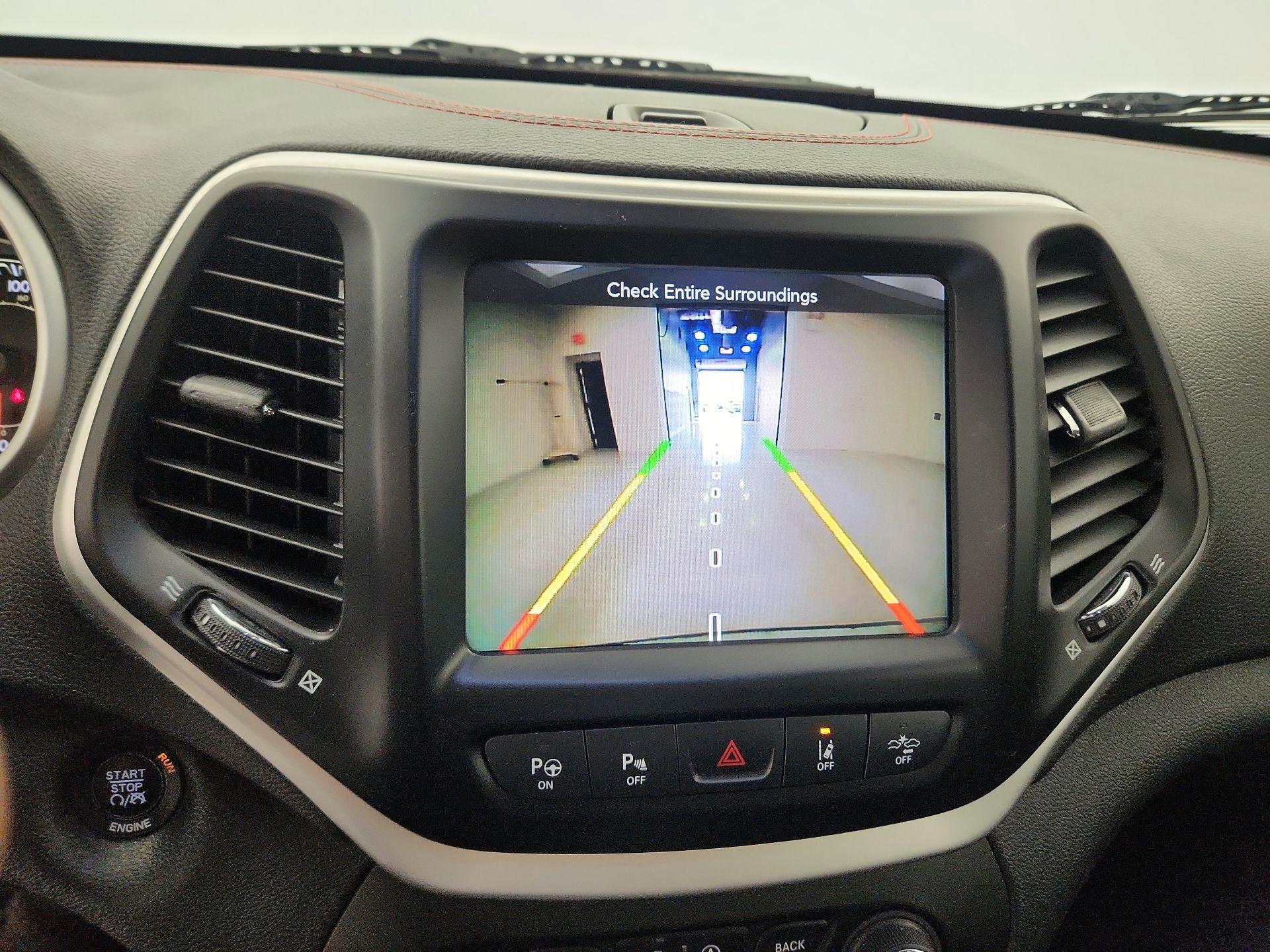Thumbnail: 2016 Jeep Cherokee - 14