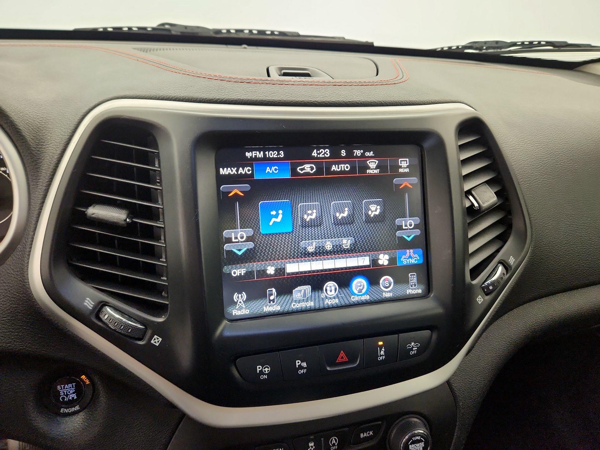 Thumbnail: 2016 Jeep Cherokee - 15