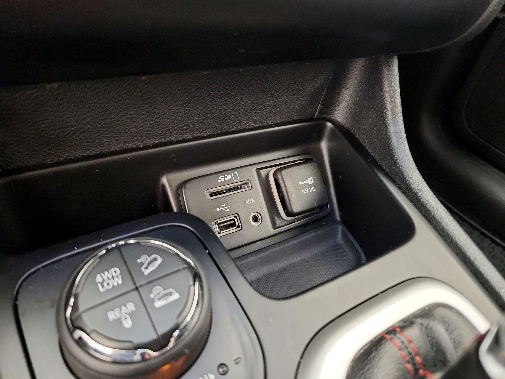 Thumbnail: 2016 Jeep Cherokee - 18