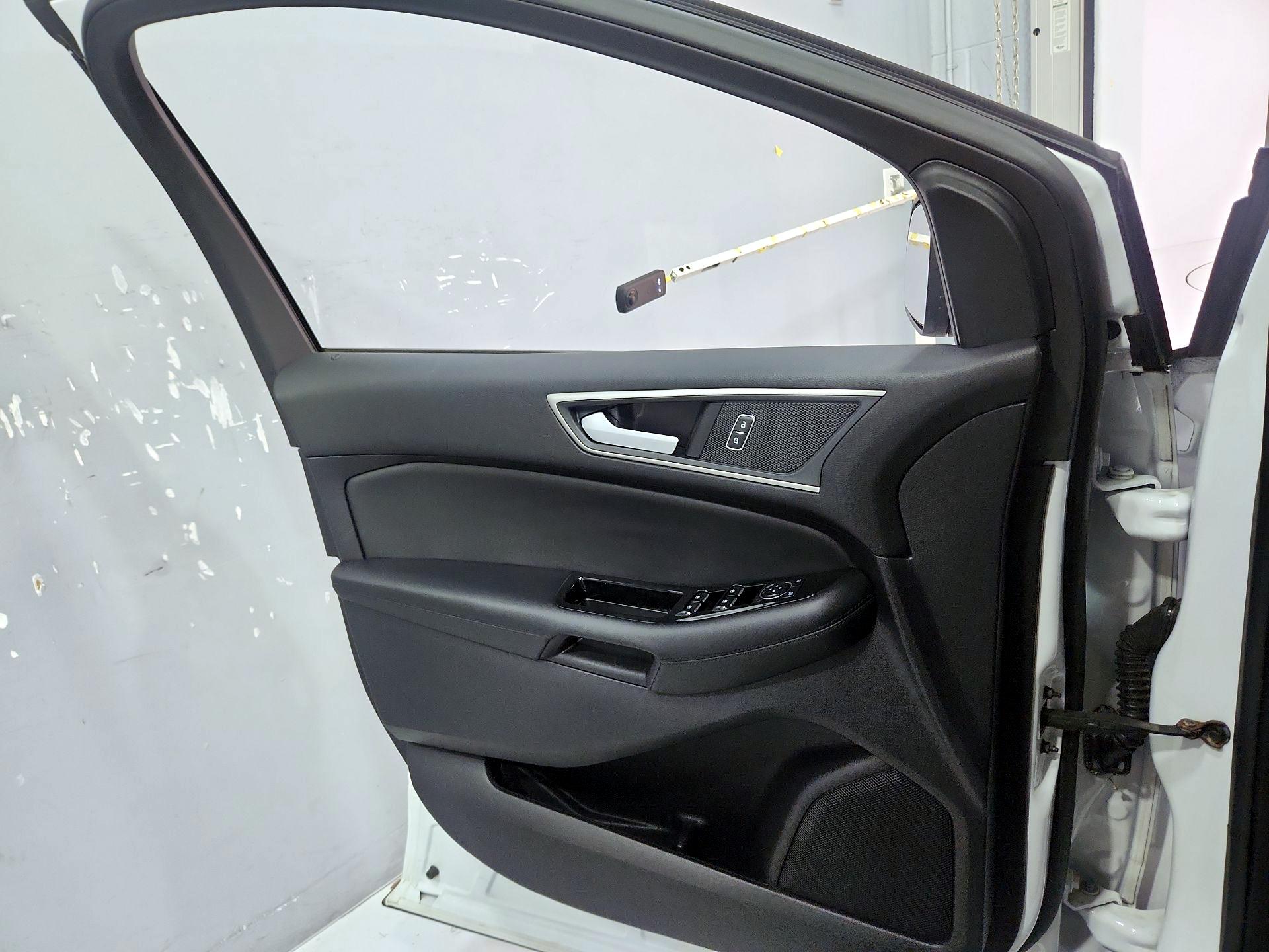 Thumbnail: 2020 Ford Edge - 12