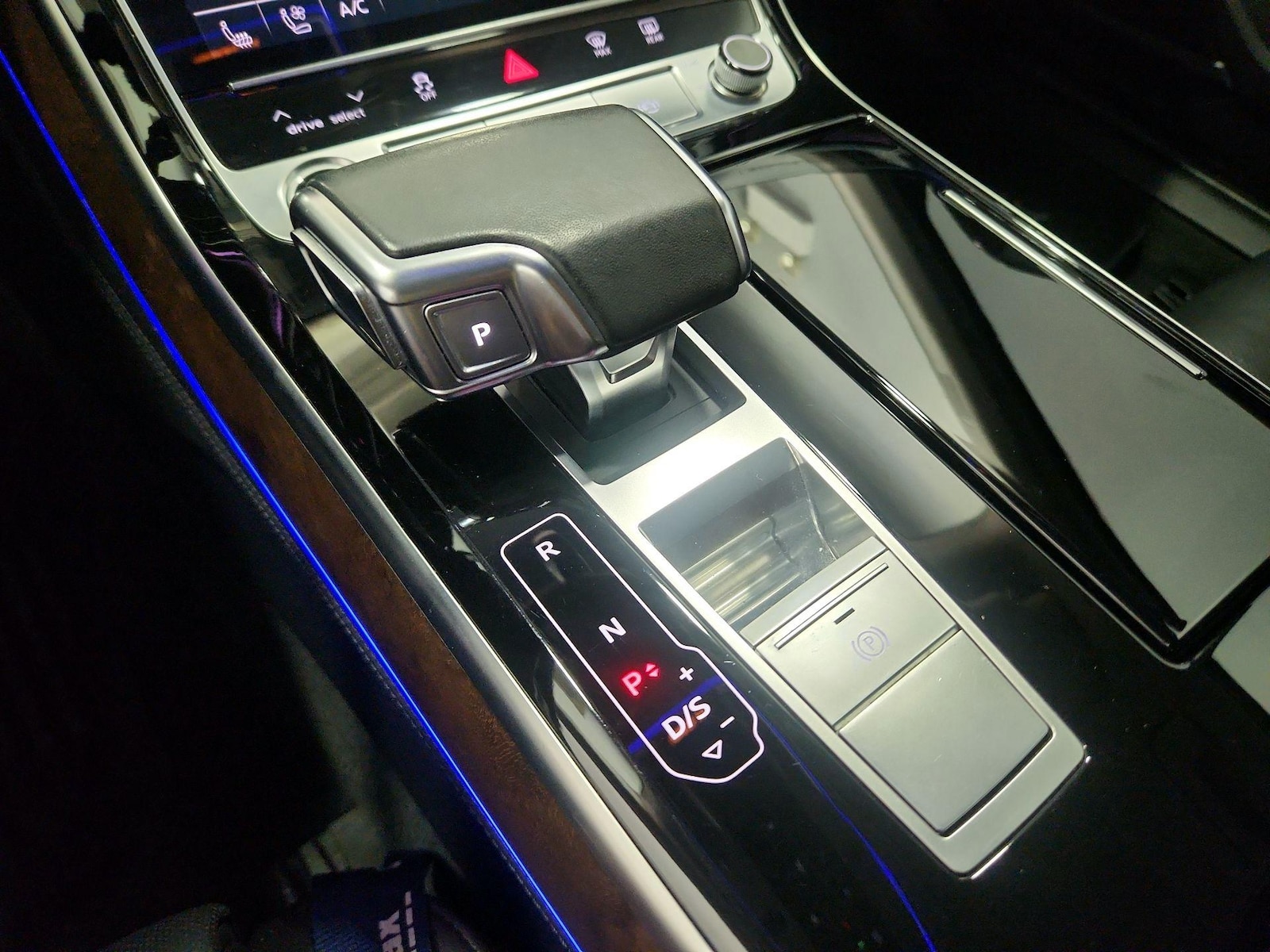 2022 Audi A8 Base - Photo 19
