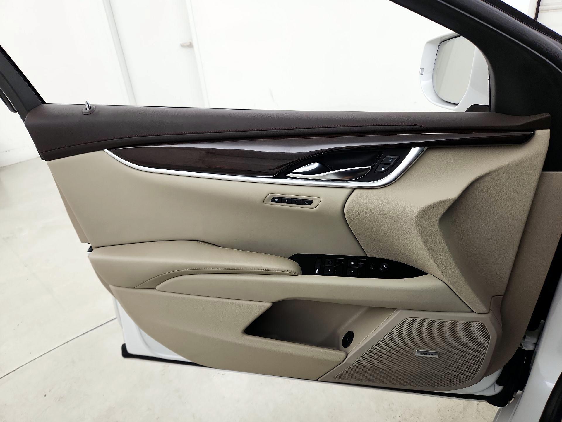 Thumbnail: 2016 Cadillac XTS - 12