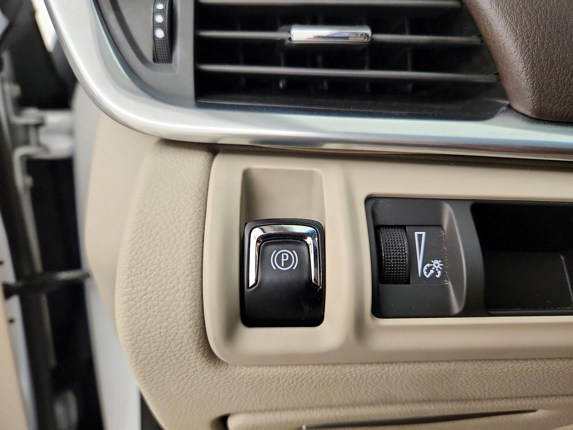 Thumbnail: 2016 Cadillac XTS - 13