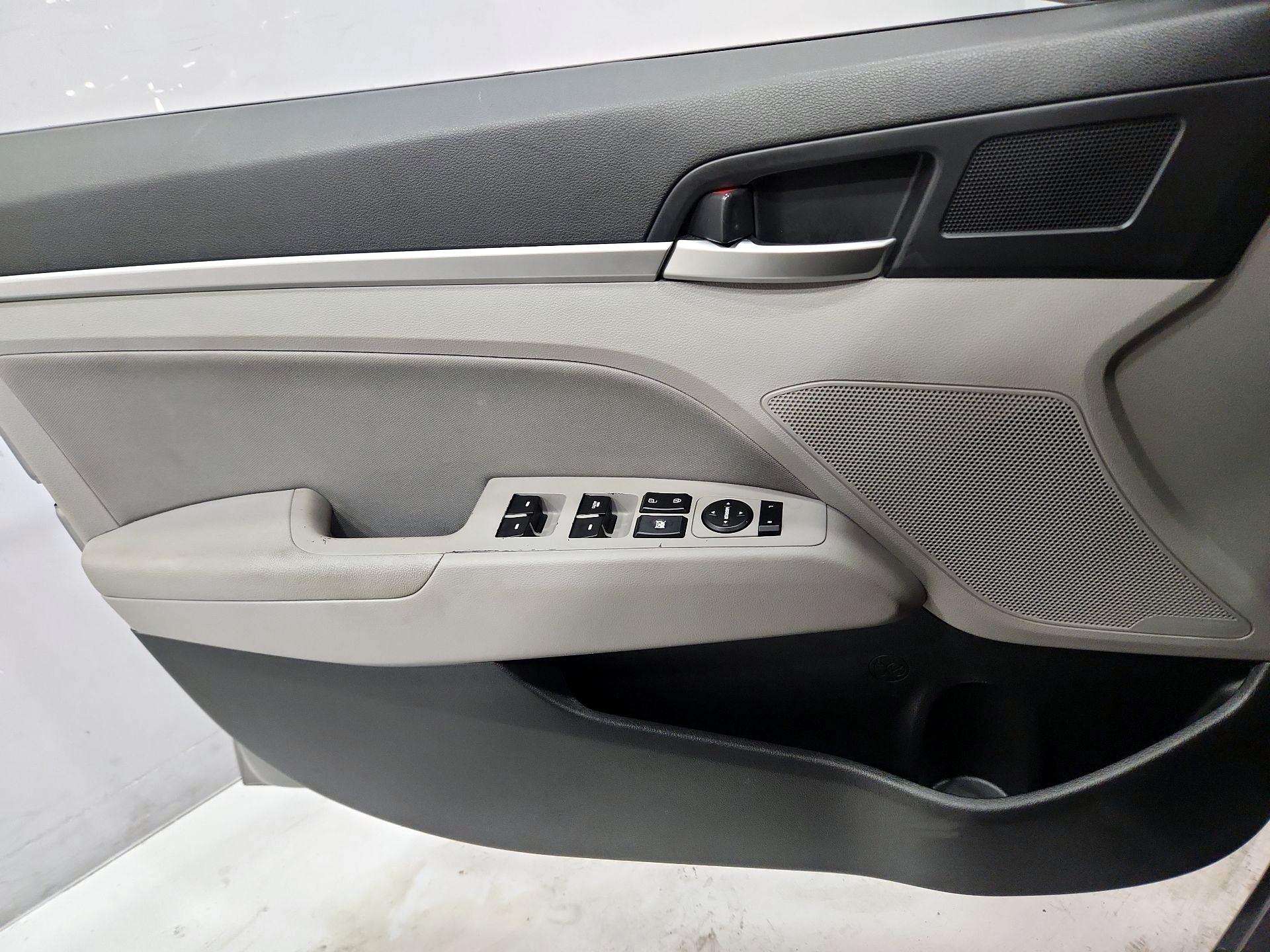 Thumbnail: 2020 Hyundai Elantra - 12
