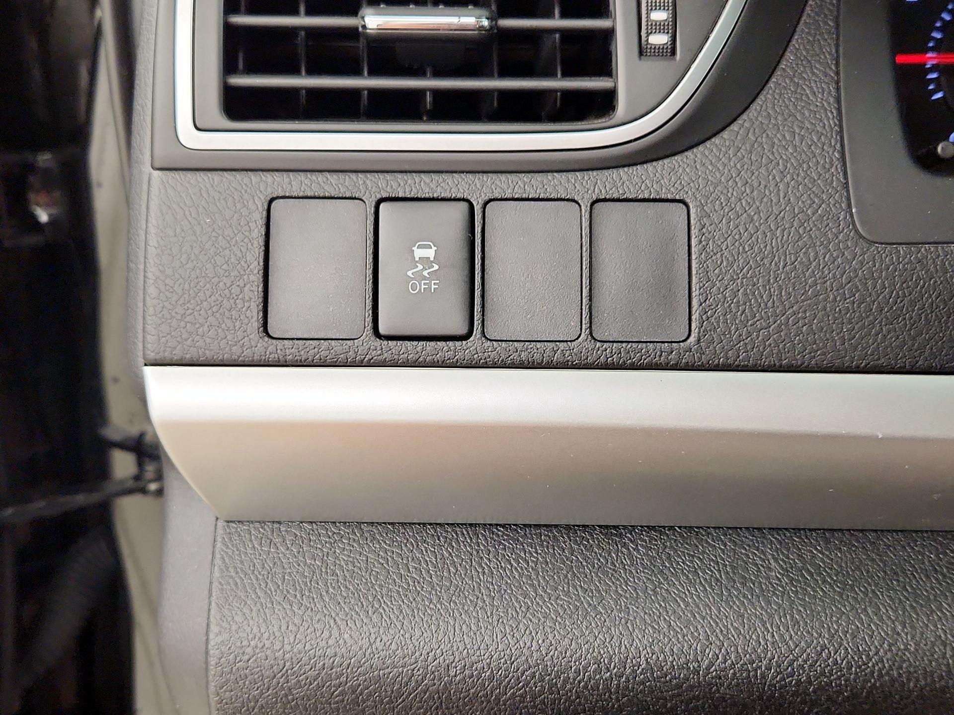 Thumbnail: 2015 Toyota Camry - 13